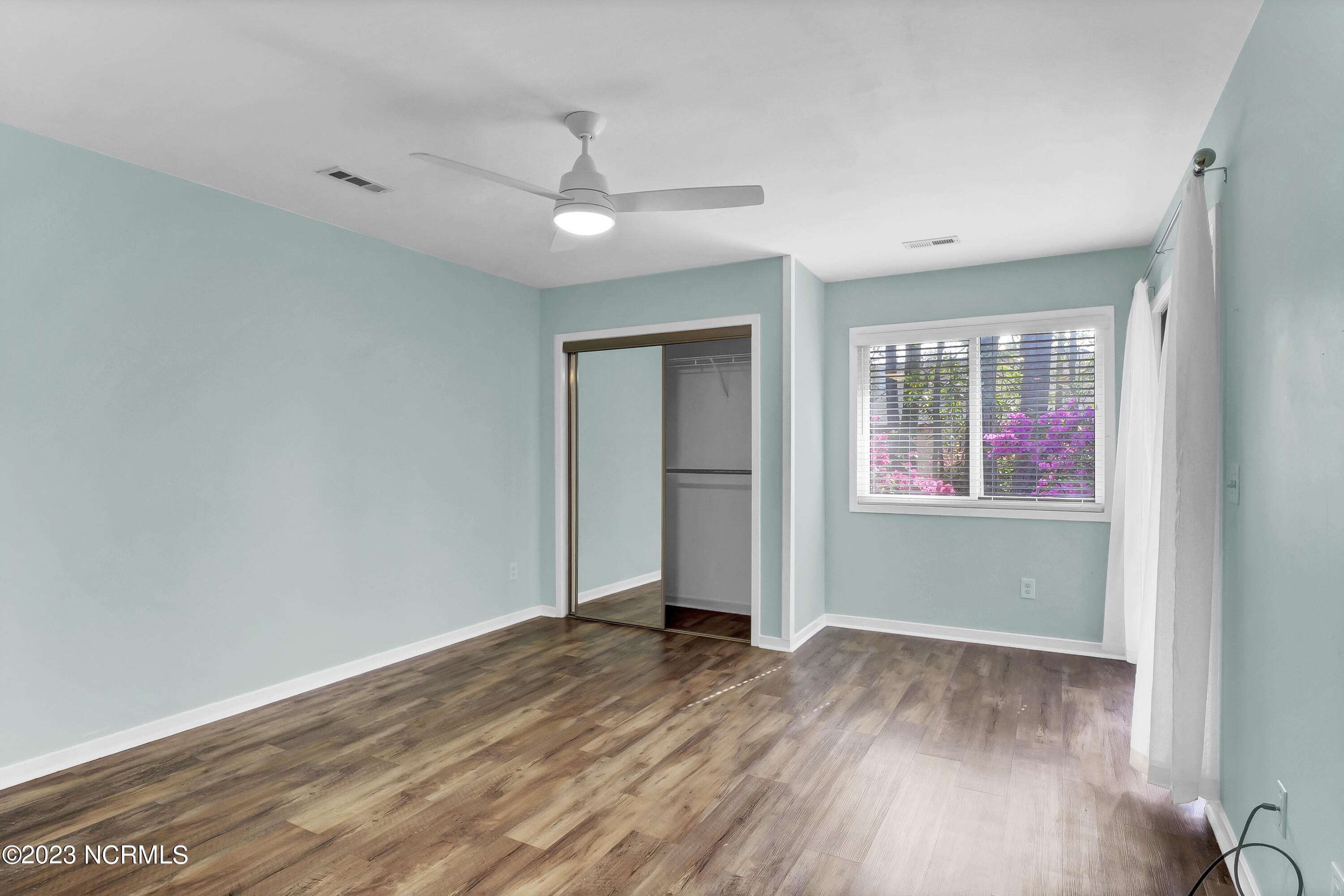 100560221 | Photo 16