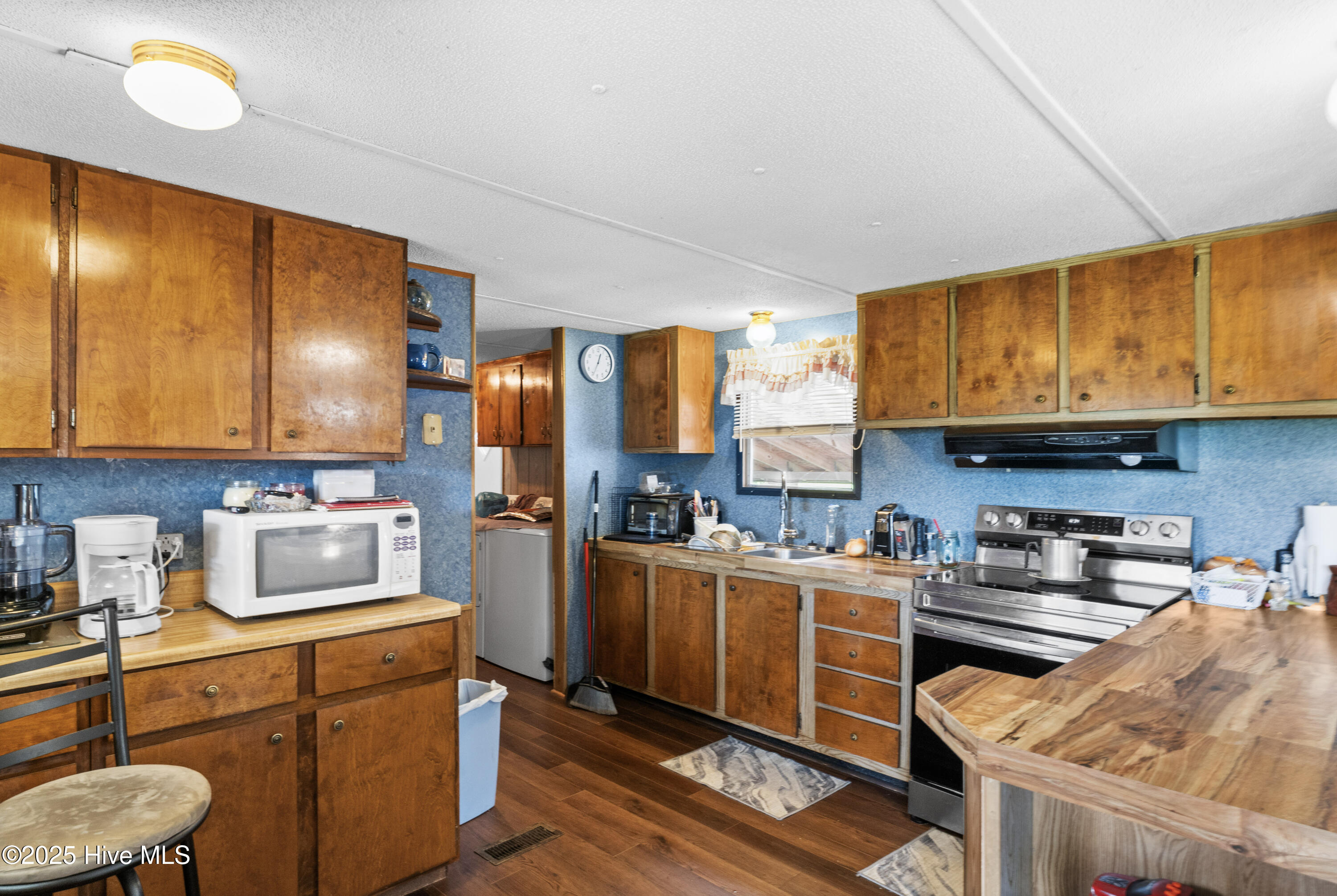 100523793 | Photo 18