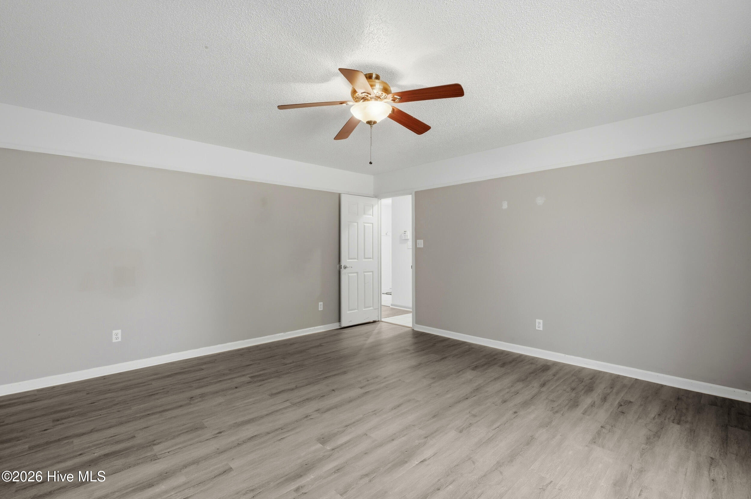 100559678 | Photo 19