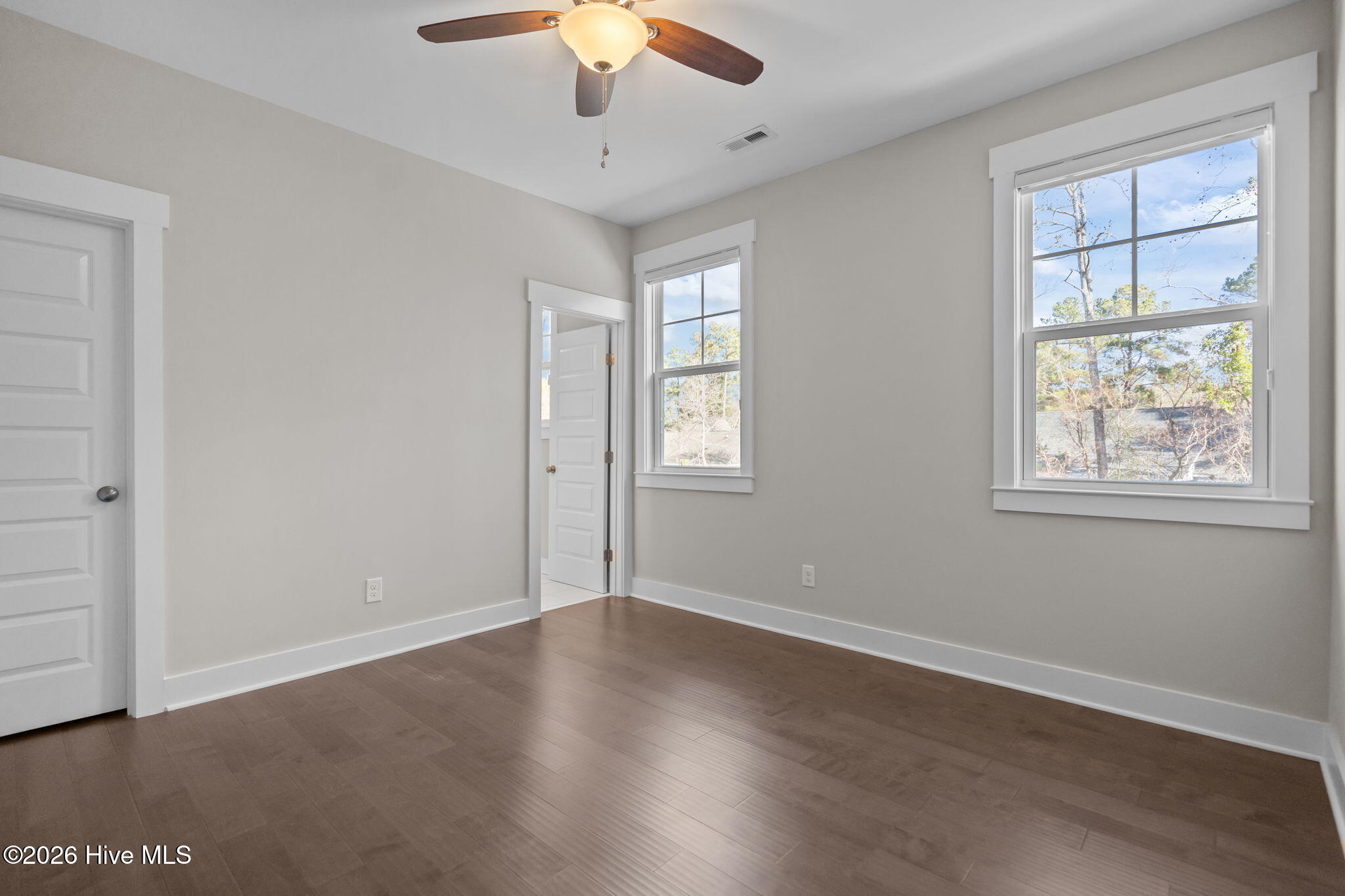 100550410 | Photo 53