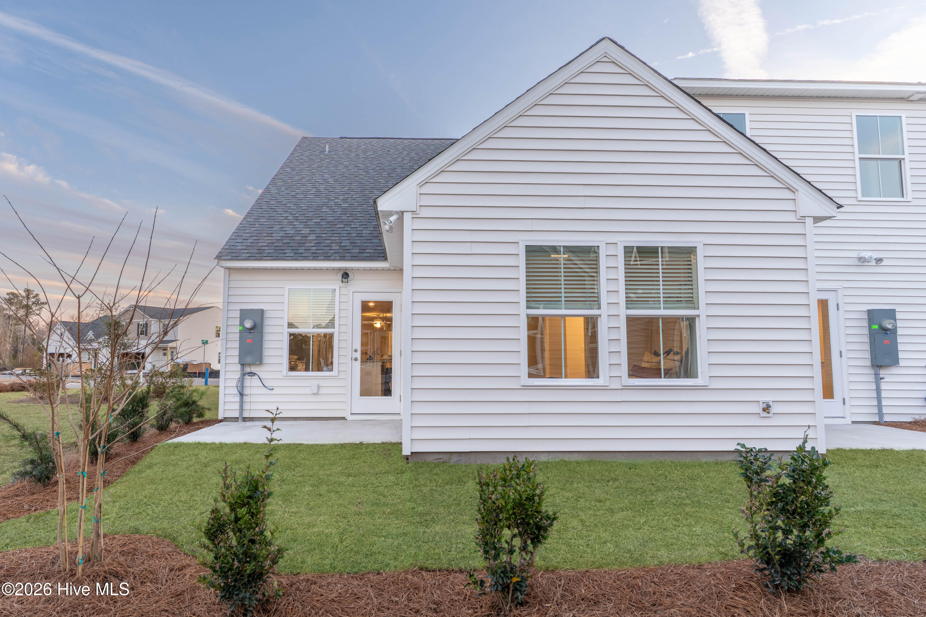 100551589 | Photo 33