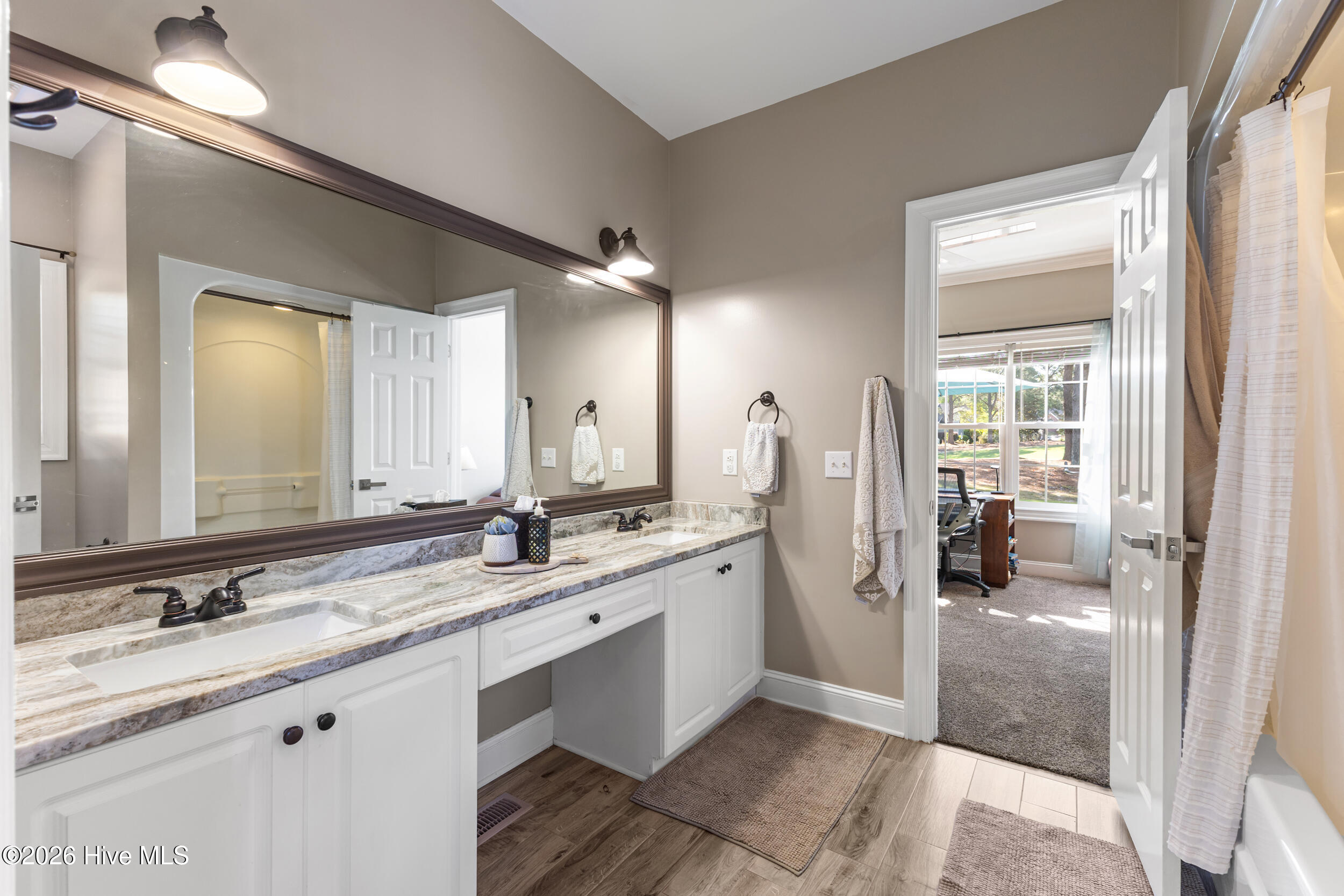 100569489 | Photo 31