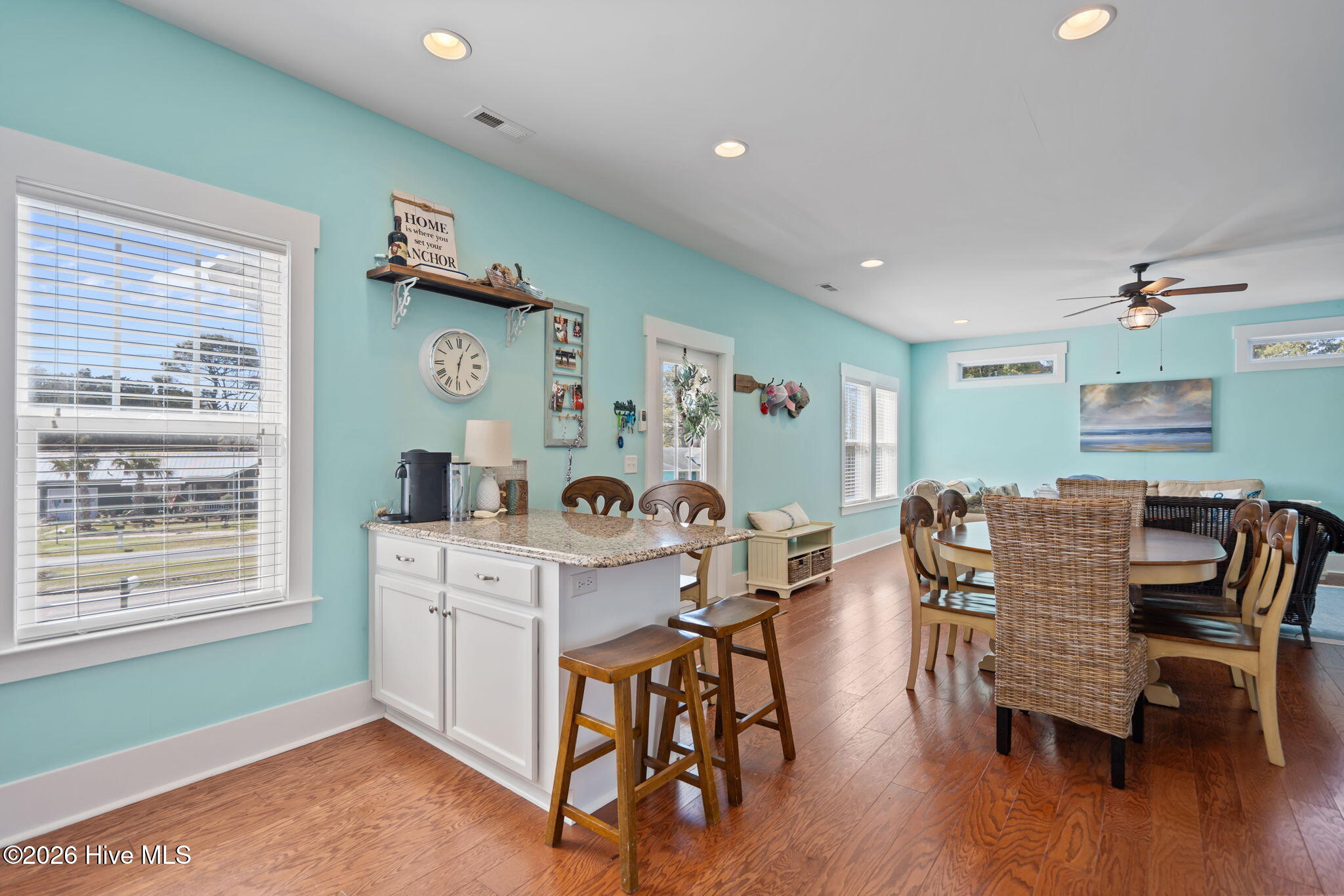 100562552 | Photo 16