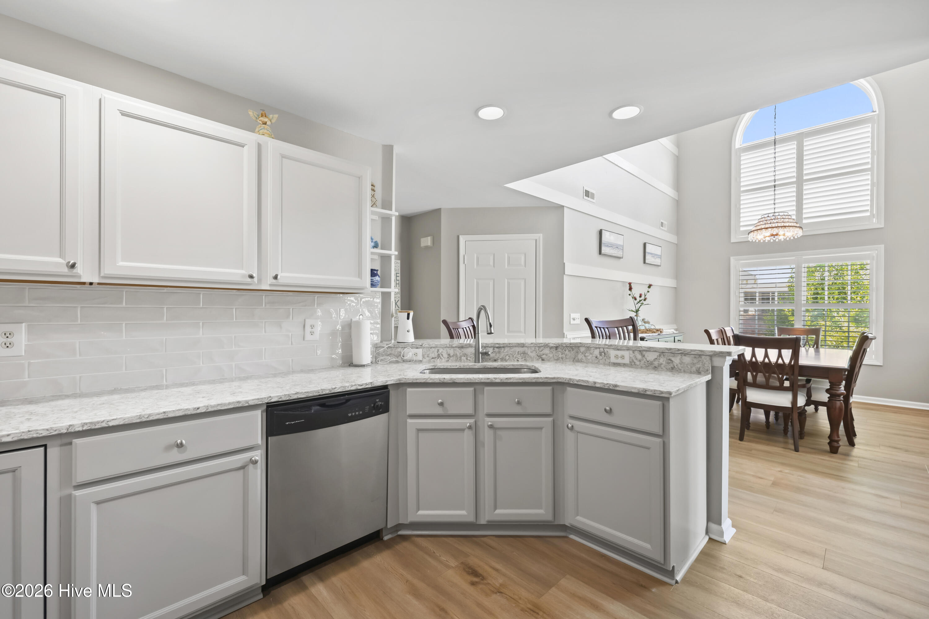 100547301 | Photo 15