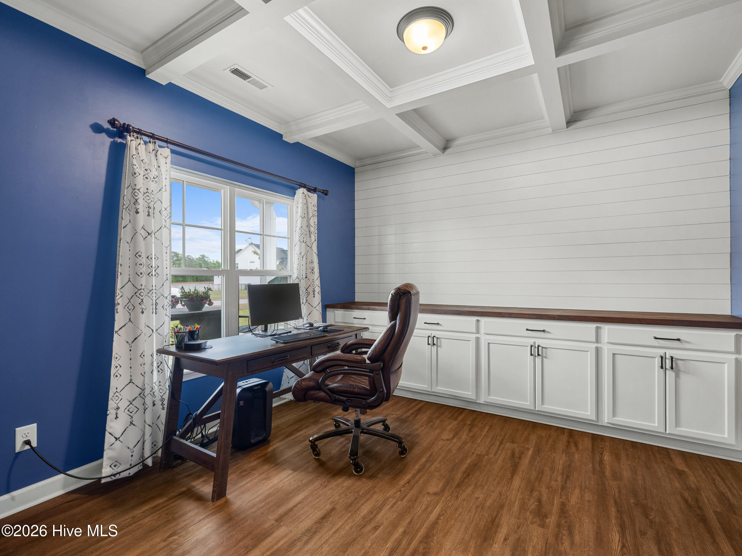 100570237 | Photo 24