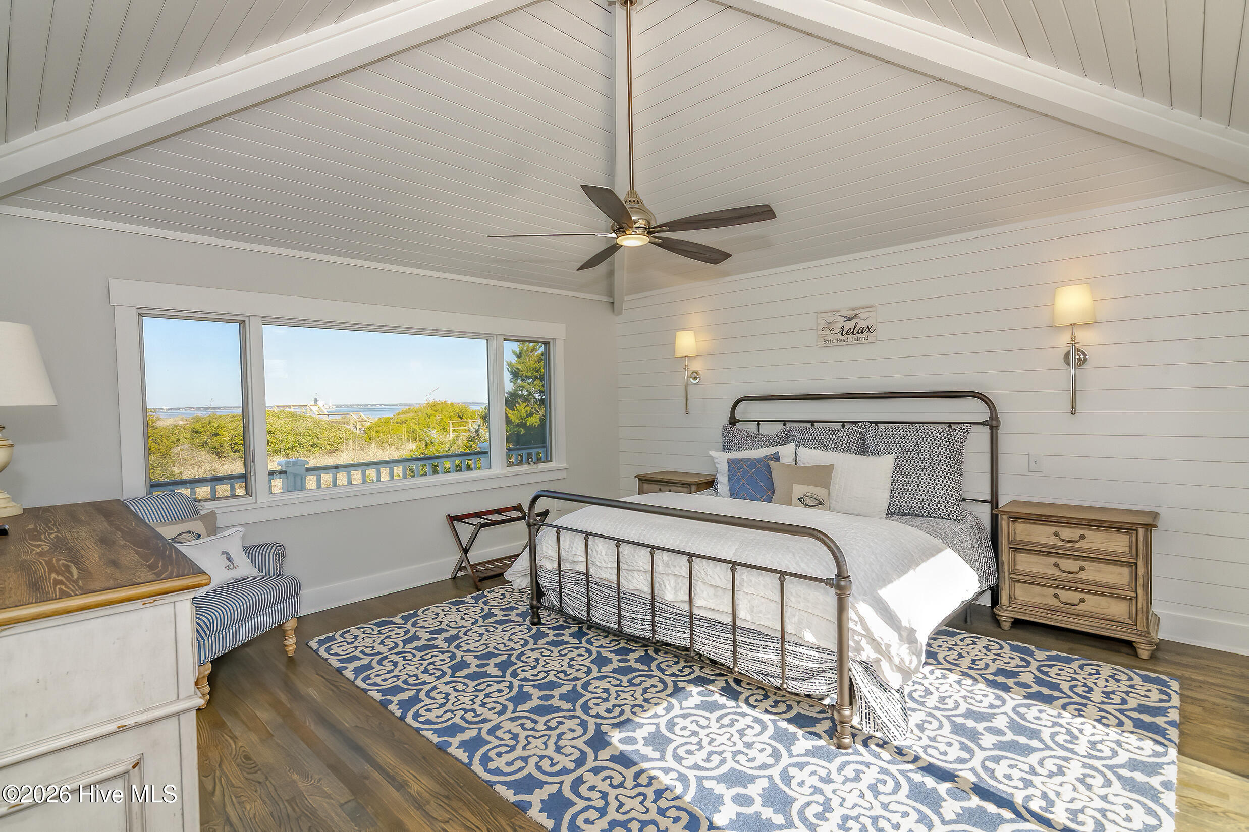 100560271 | Photo 32