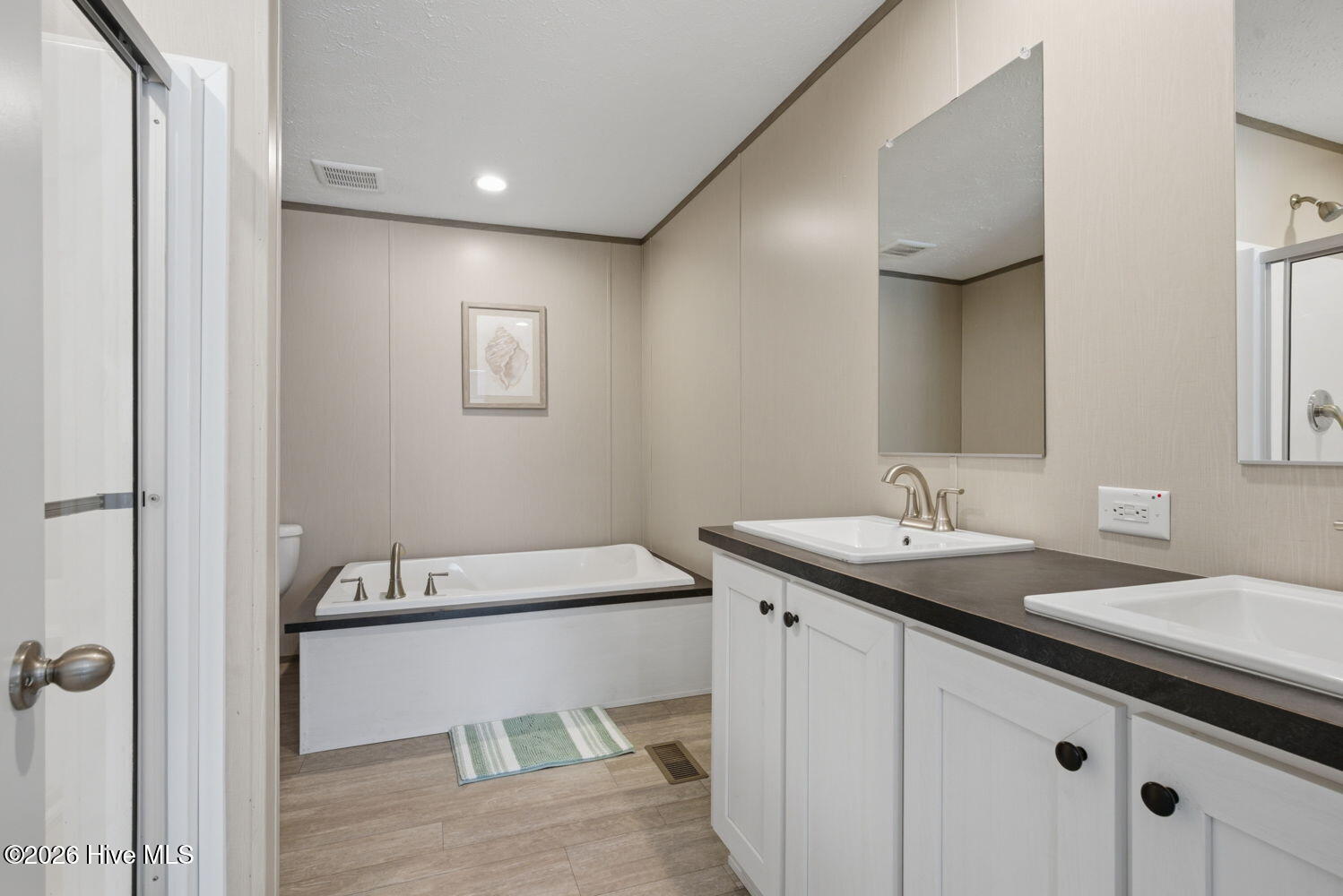 100563792 | Photo 20