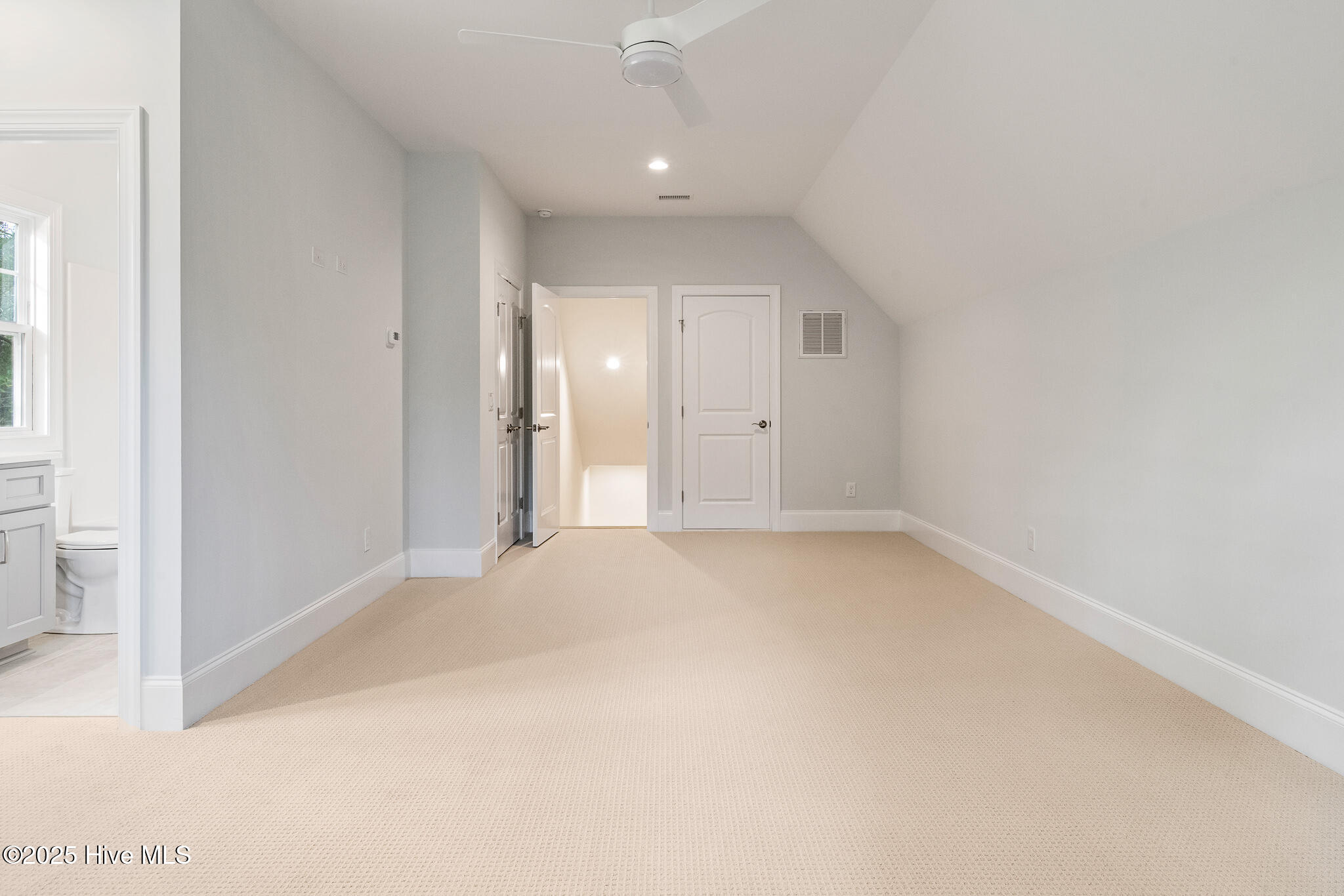 100535512 | Photo 40