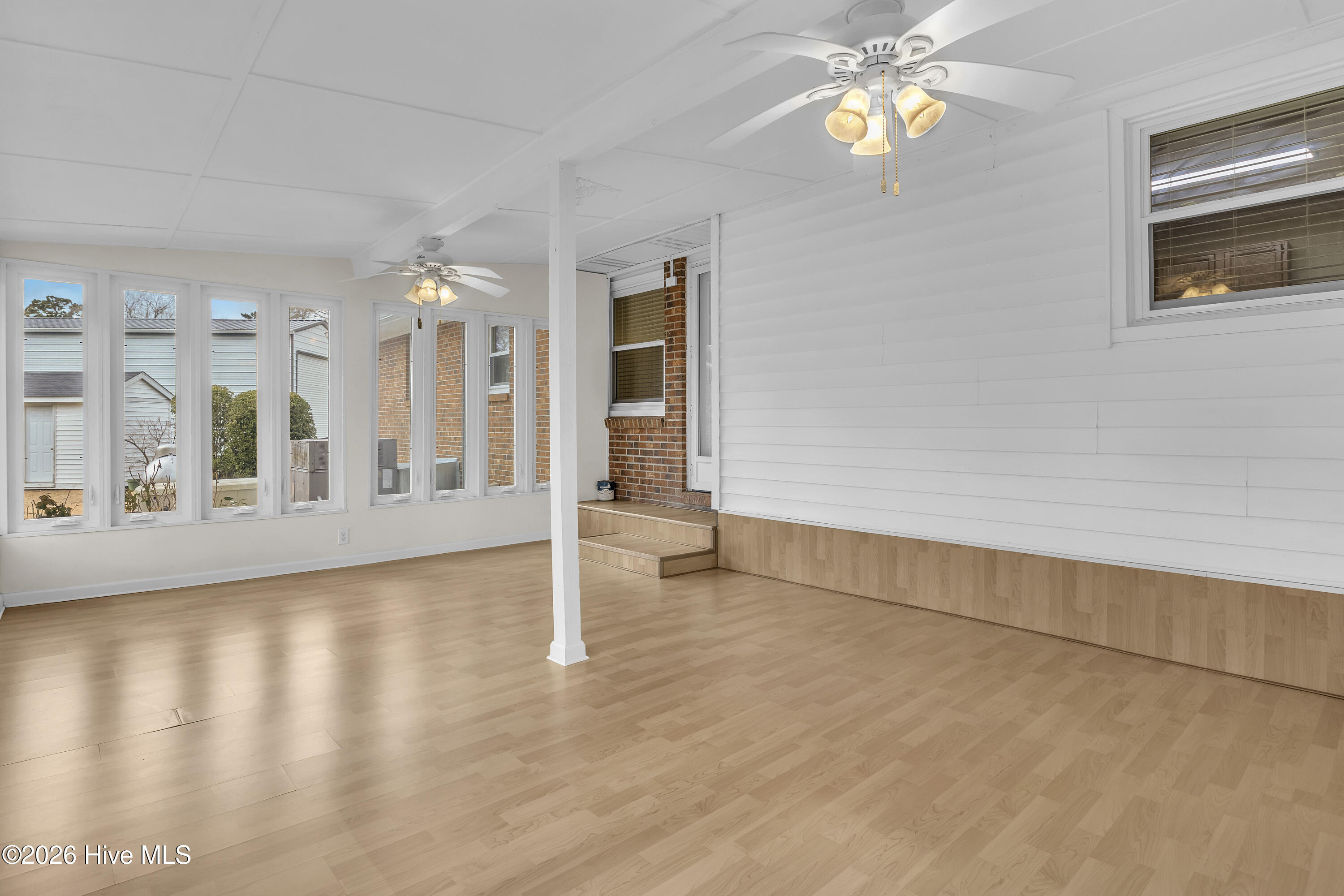 100555841 | Photo 42