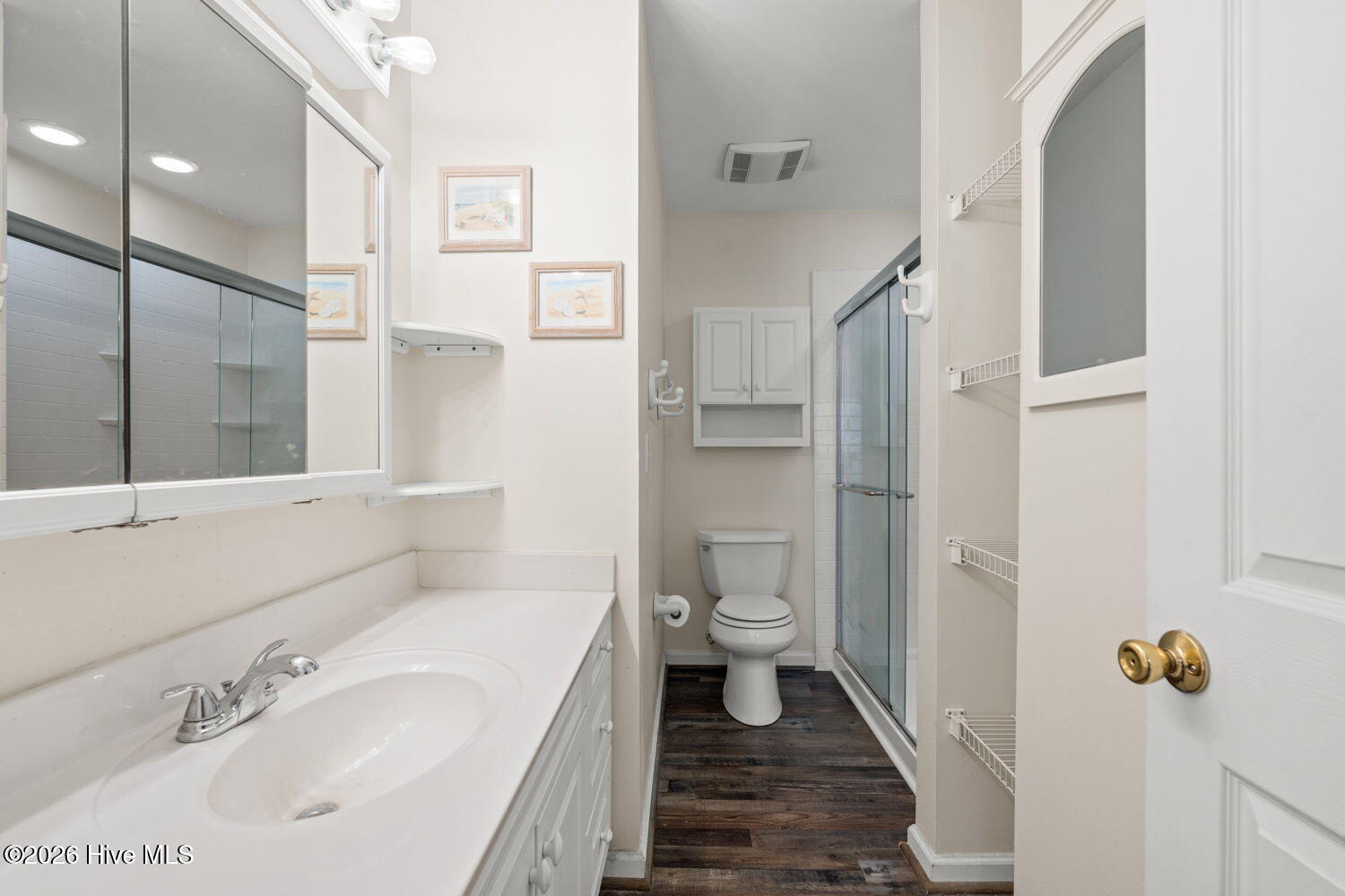 100565093 | Photo 16