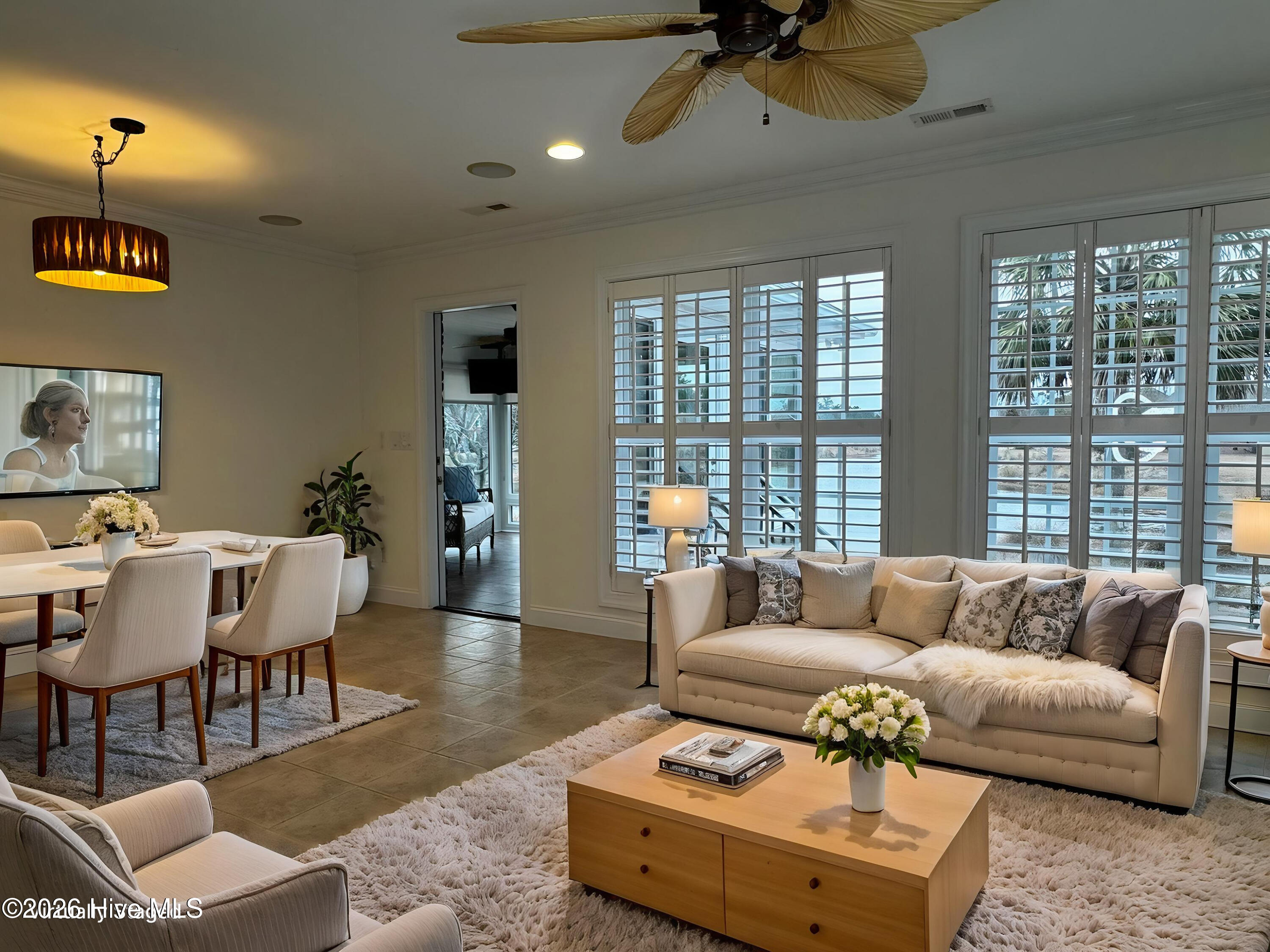 100558874 | Photo 14