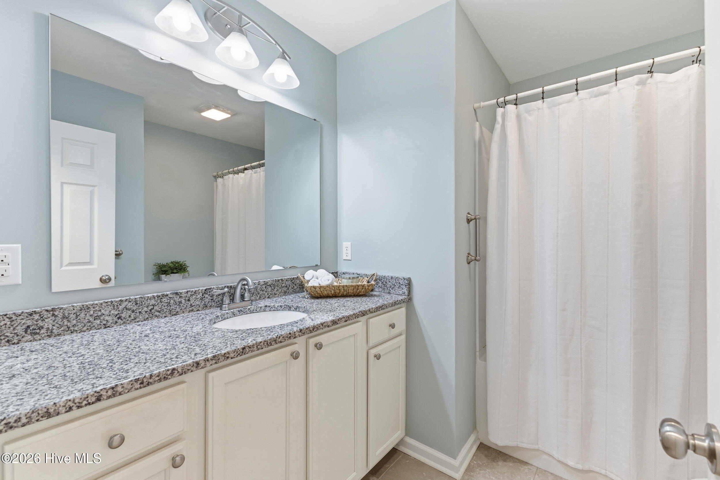 100565725 | Photo 15