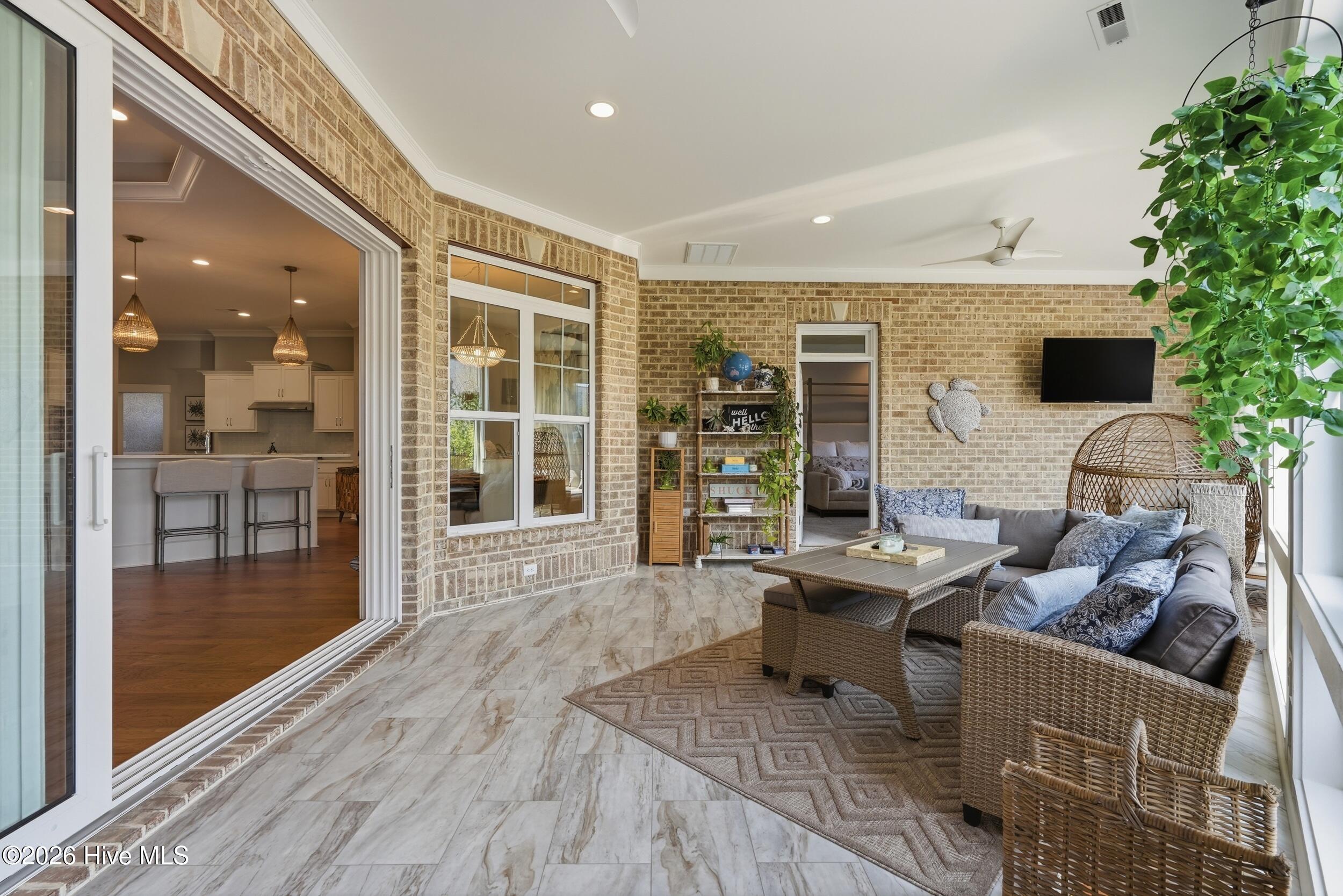 100567484 | Photo 23