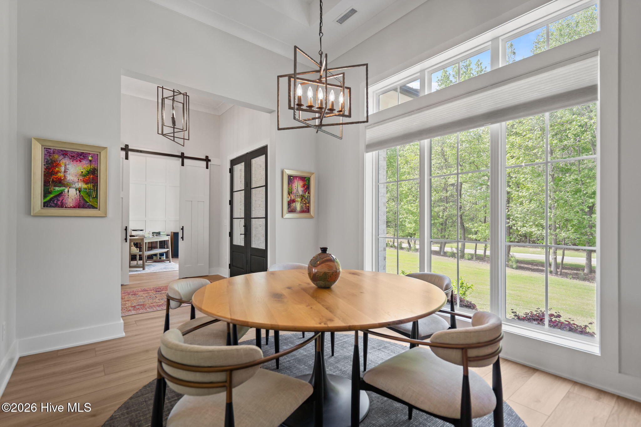 100566934 | Photo 22