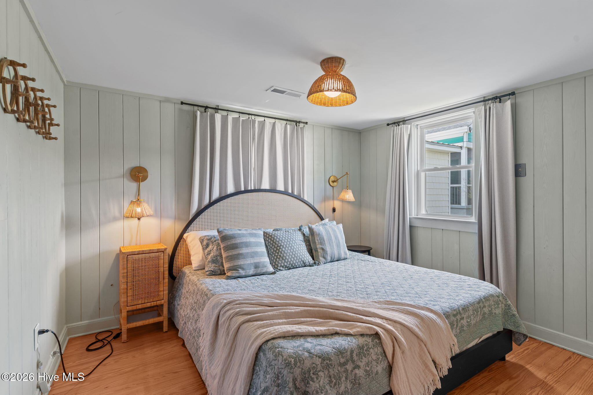 100565968 | Photo 22