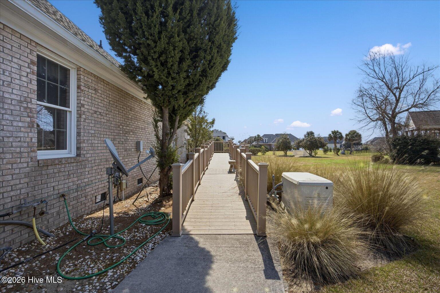 100560950 | Photo 37