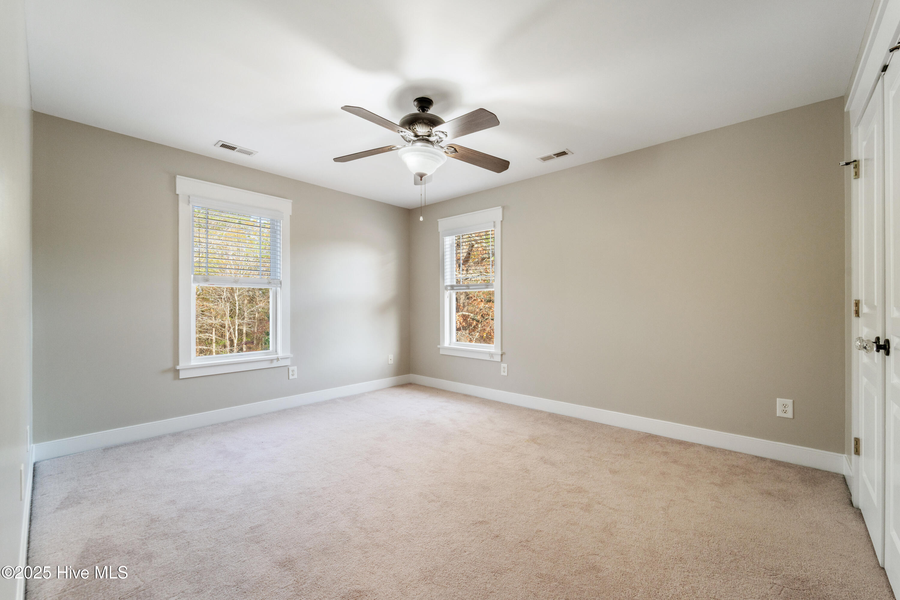 100532933 | Photo 14