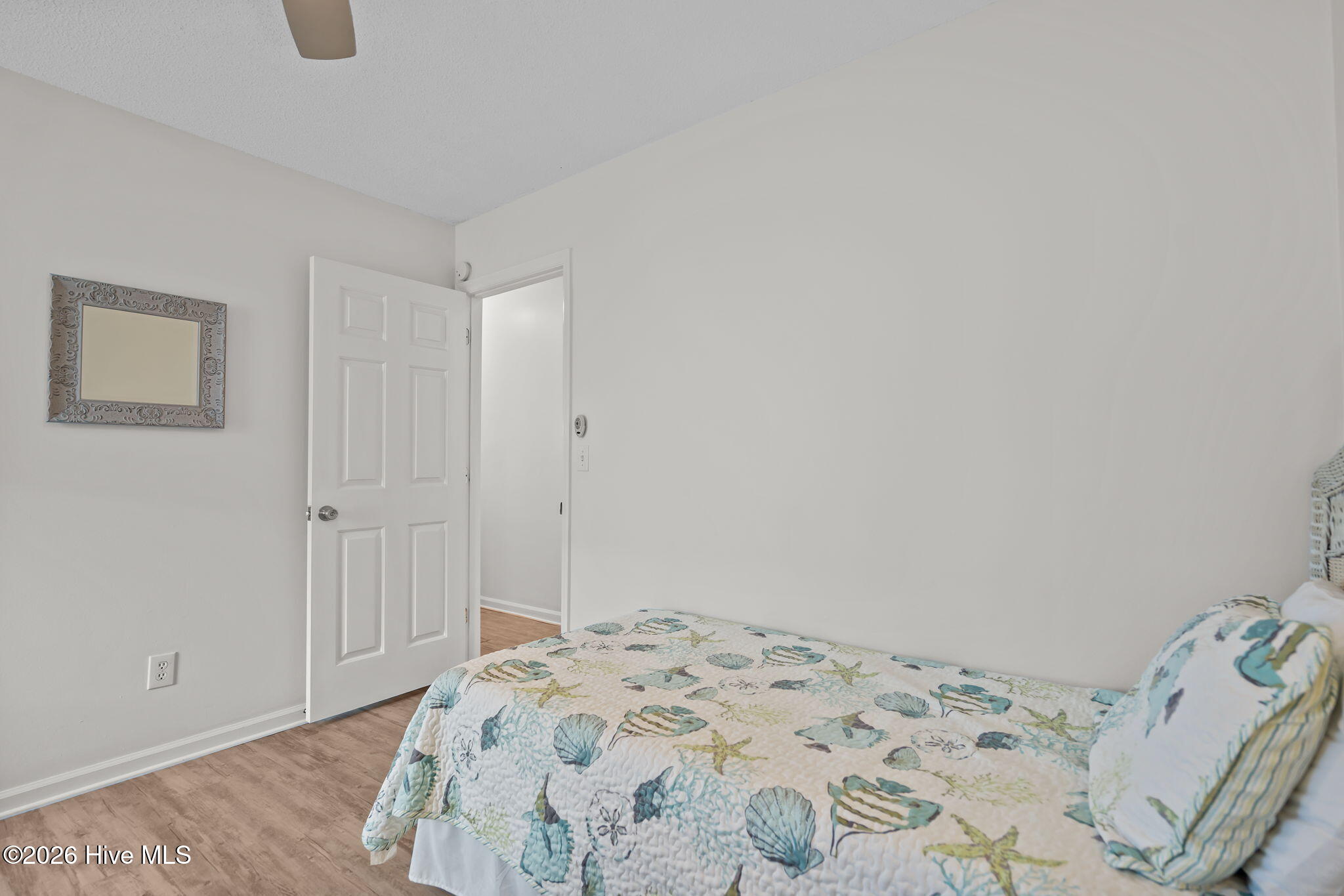 100549615 | Photo 25