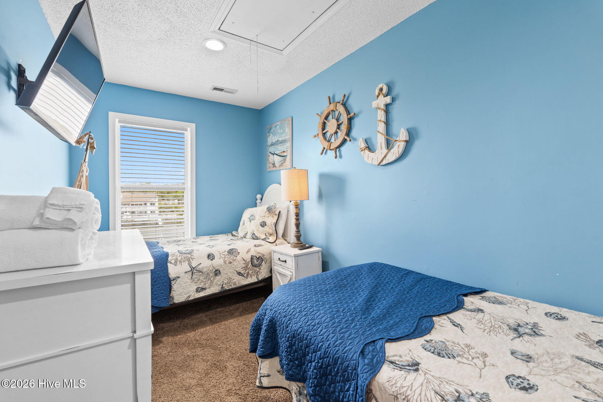 100570592 | Photo 38