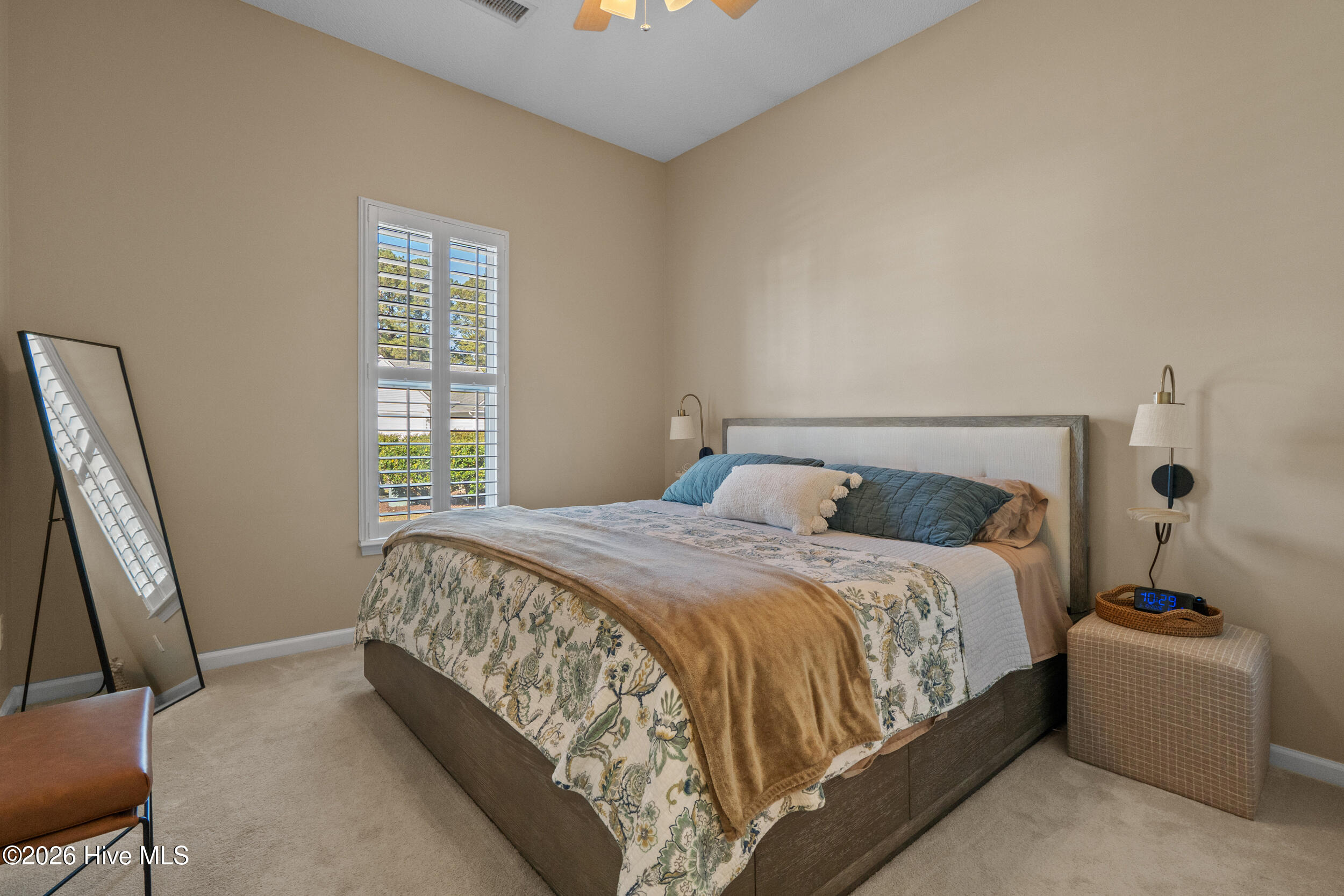 100562185 | Photo 22