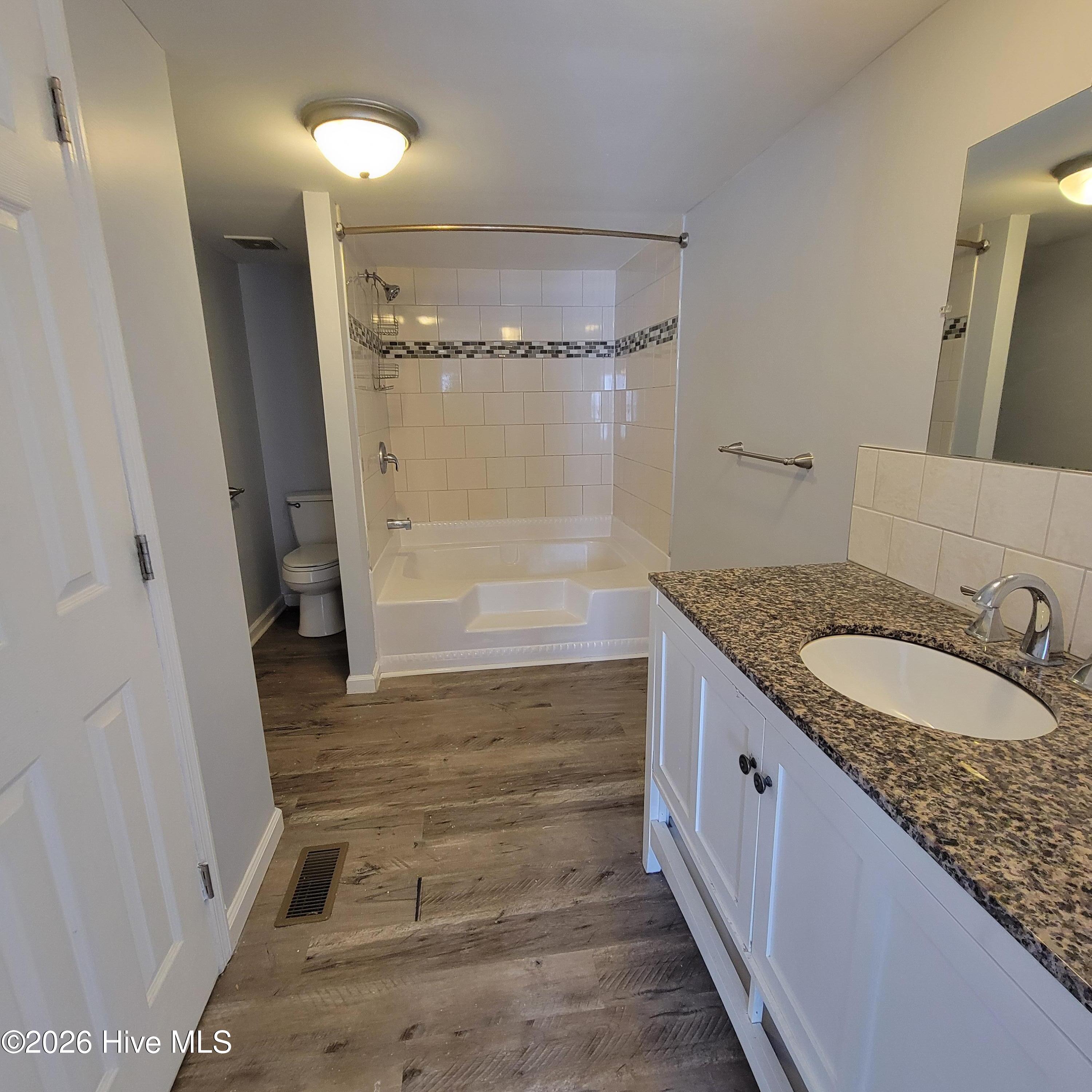 100548955 | Photo 12