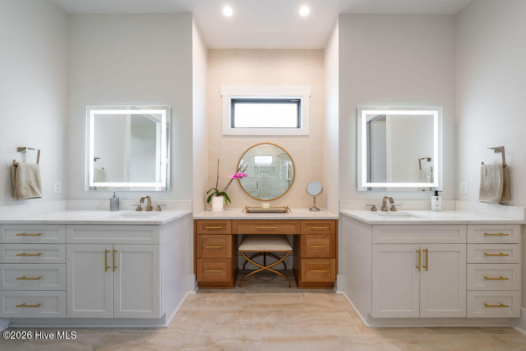 100558848 | Photo 28