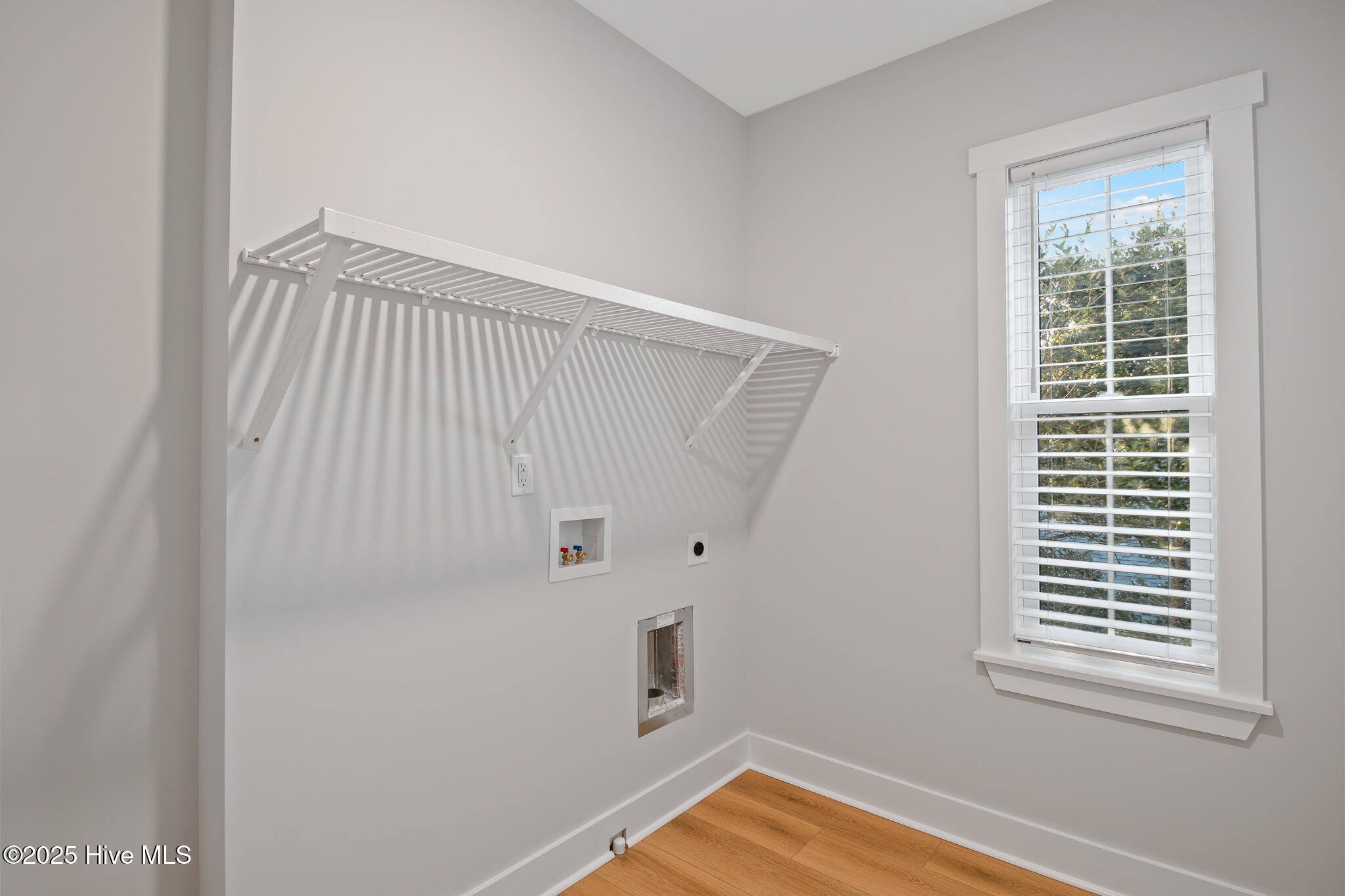 100545975 | Photo 38