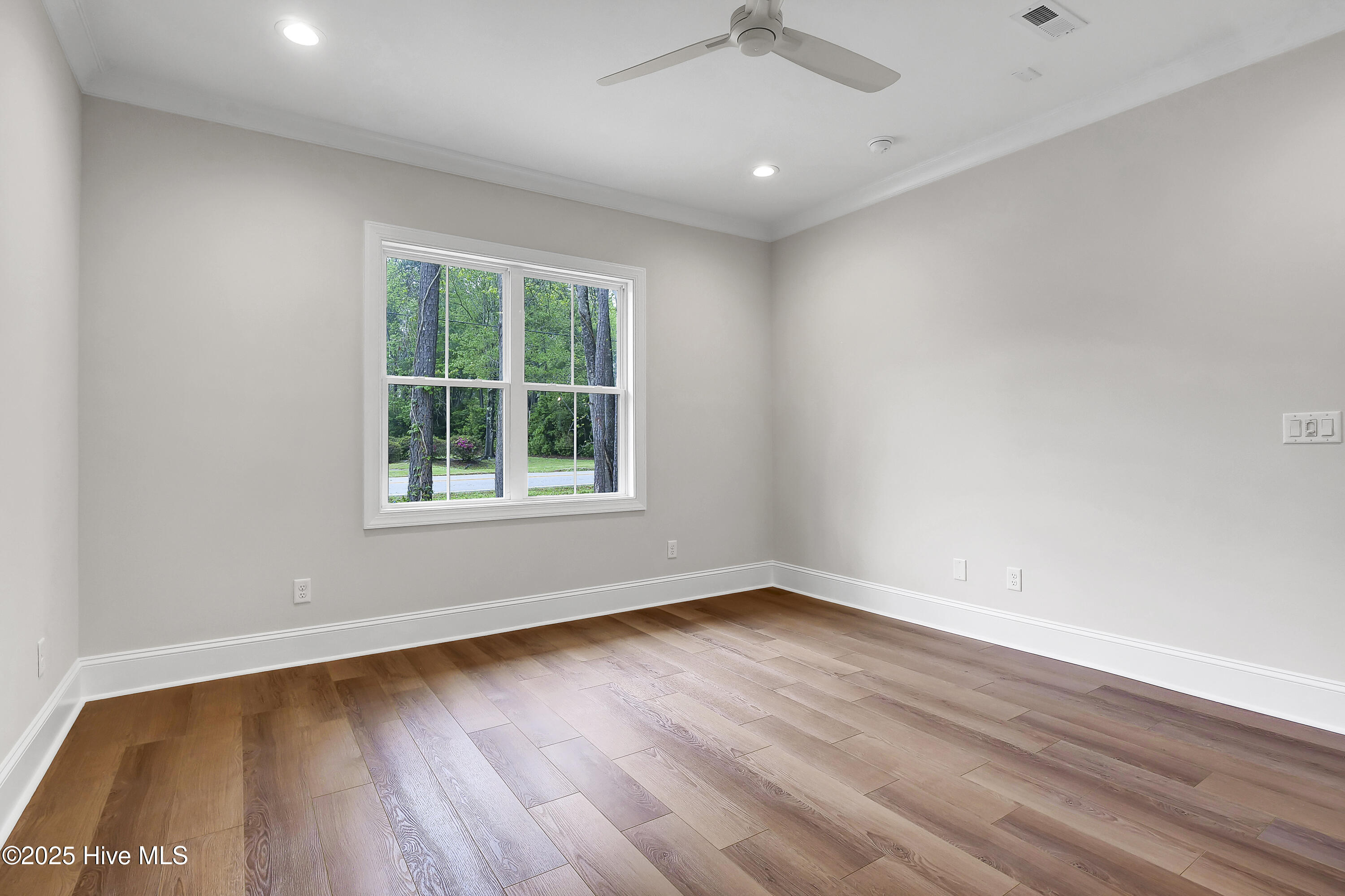 100515228 | Photo 13