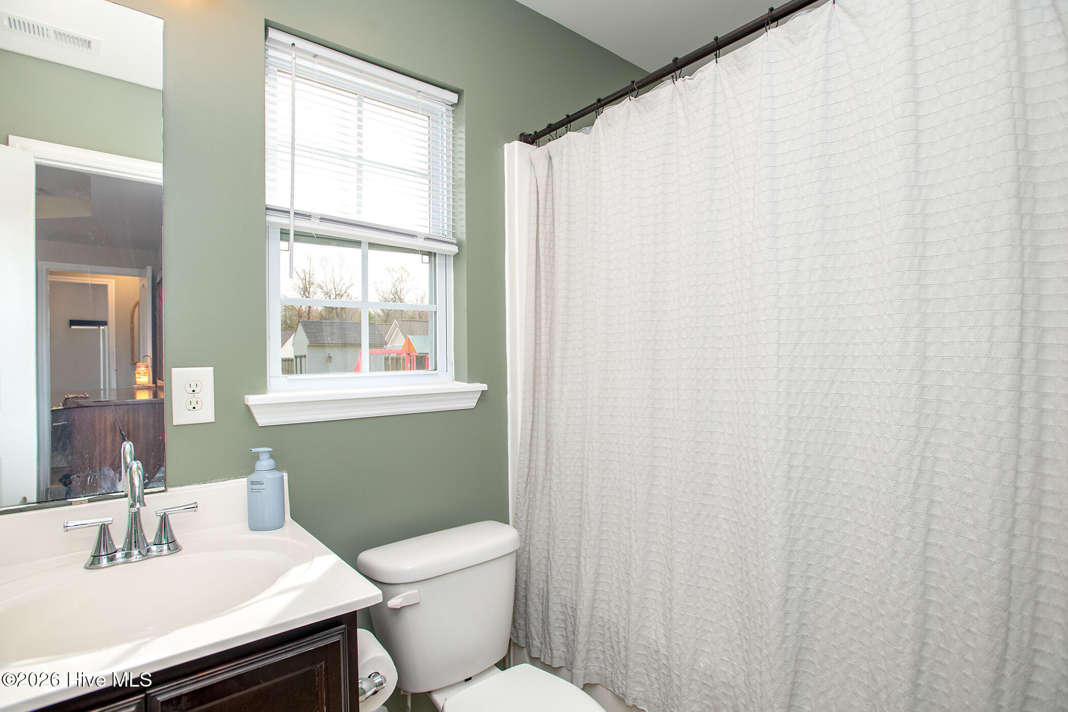 100563538 | Photo 18