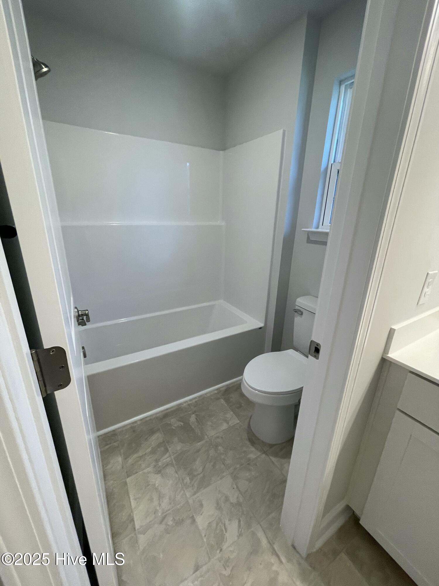 100422121 | Photo 51