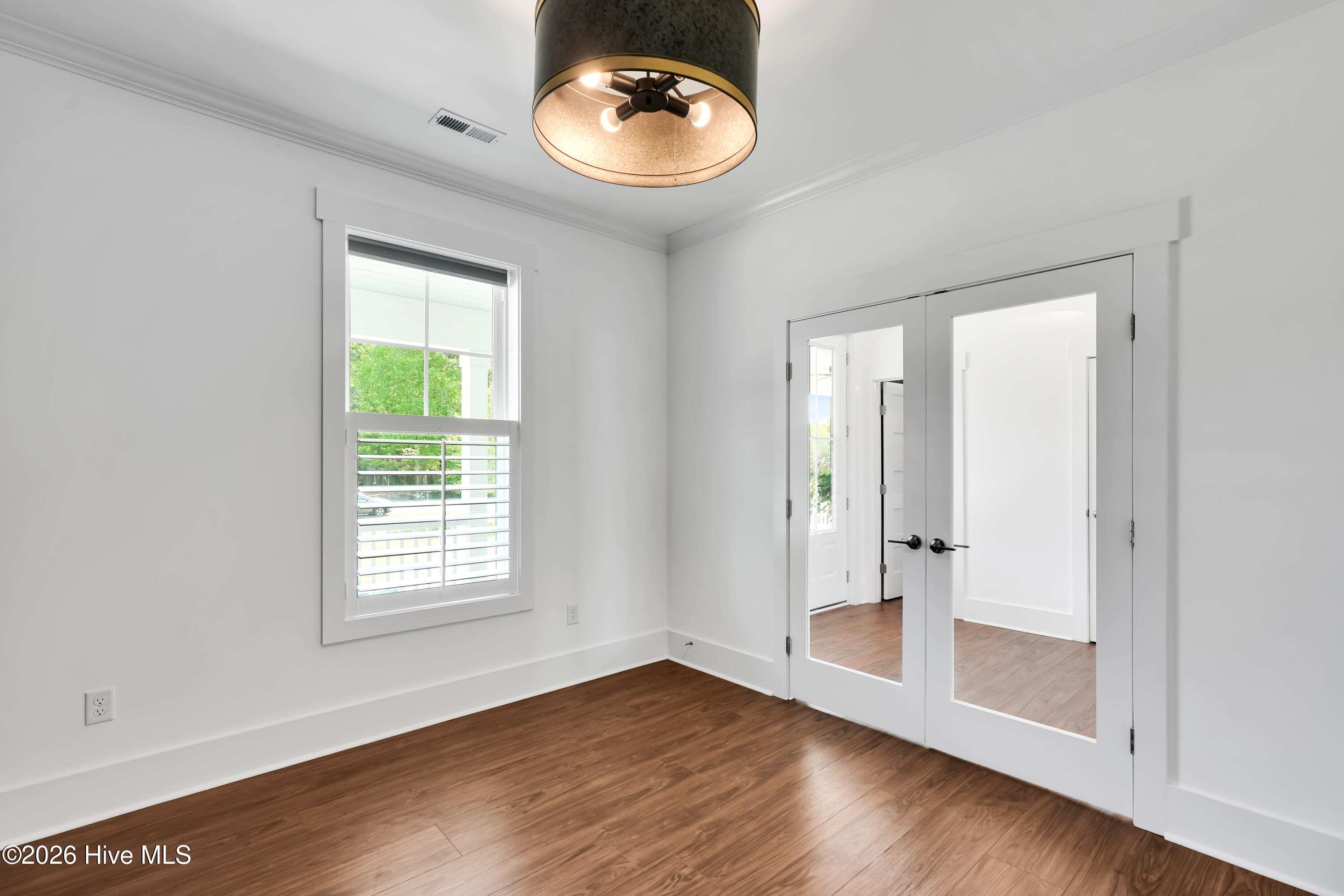 100567914 | Photo 11