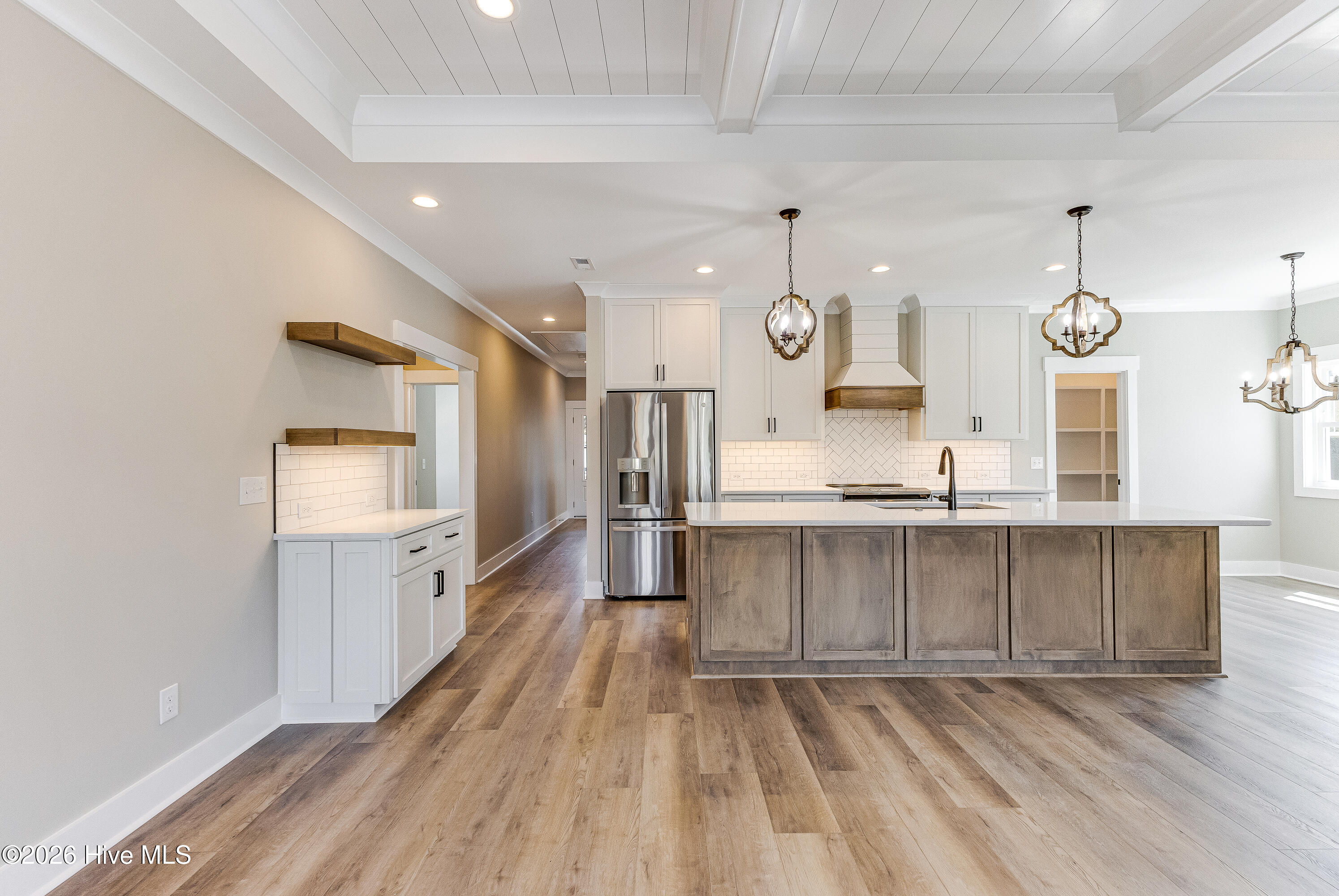 100564365 | Photo 13