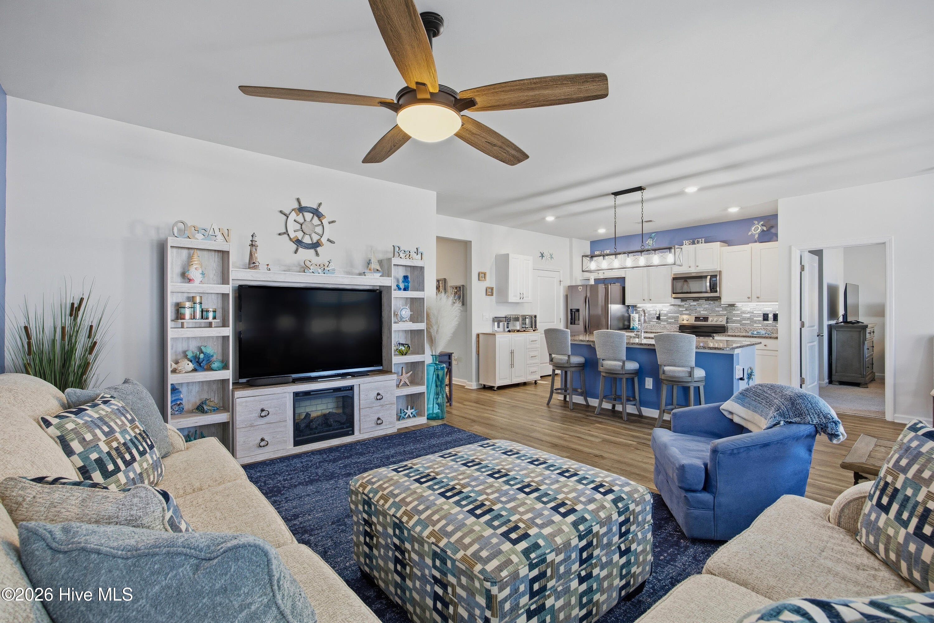 100550888 | Photo 38