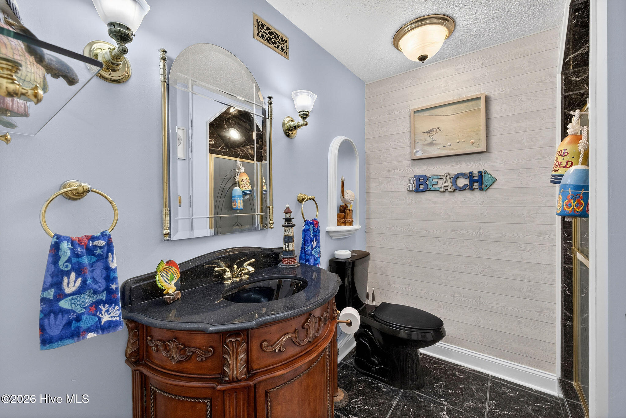 100564348 | Photo 22