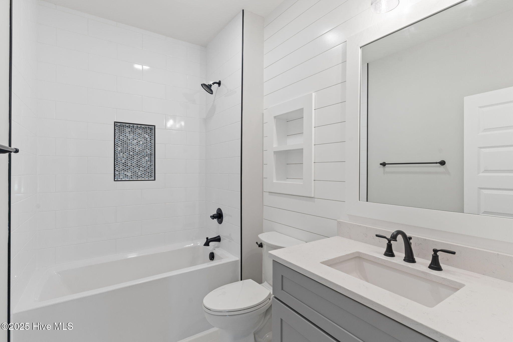 100479579 | Photo 24