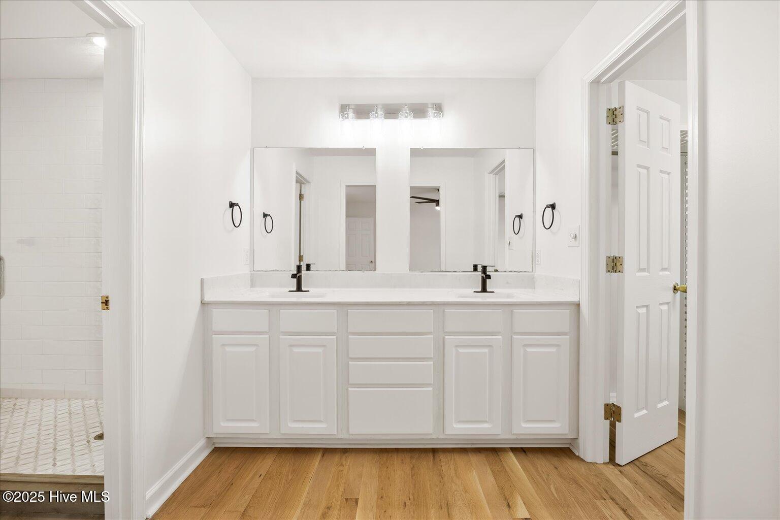 100535280 | Photo 29