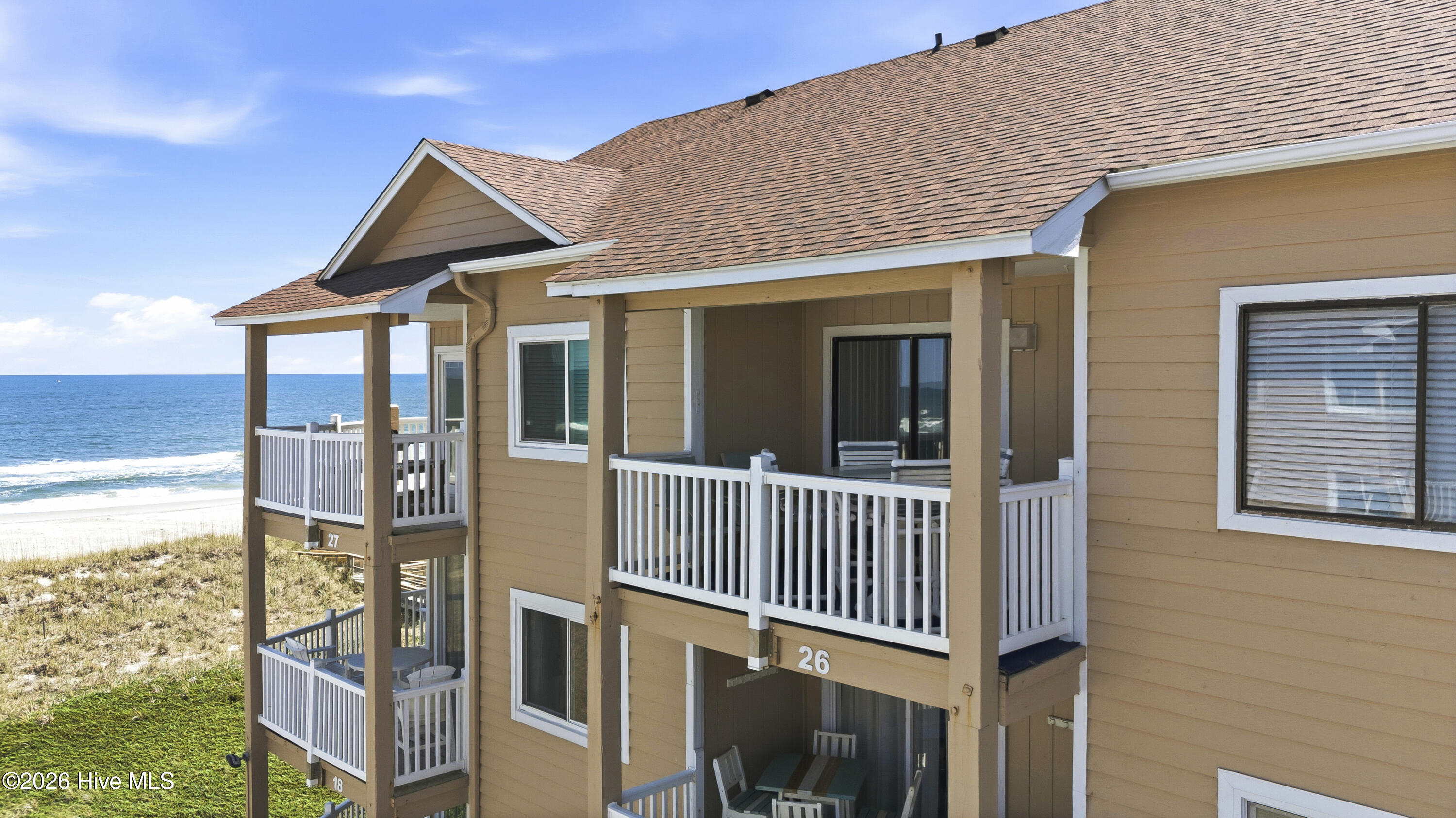 100567945 | Photo 33