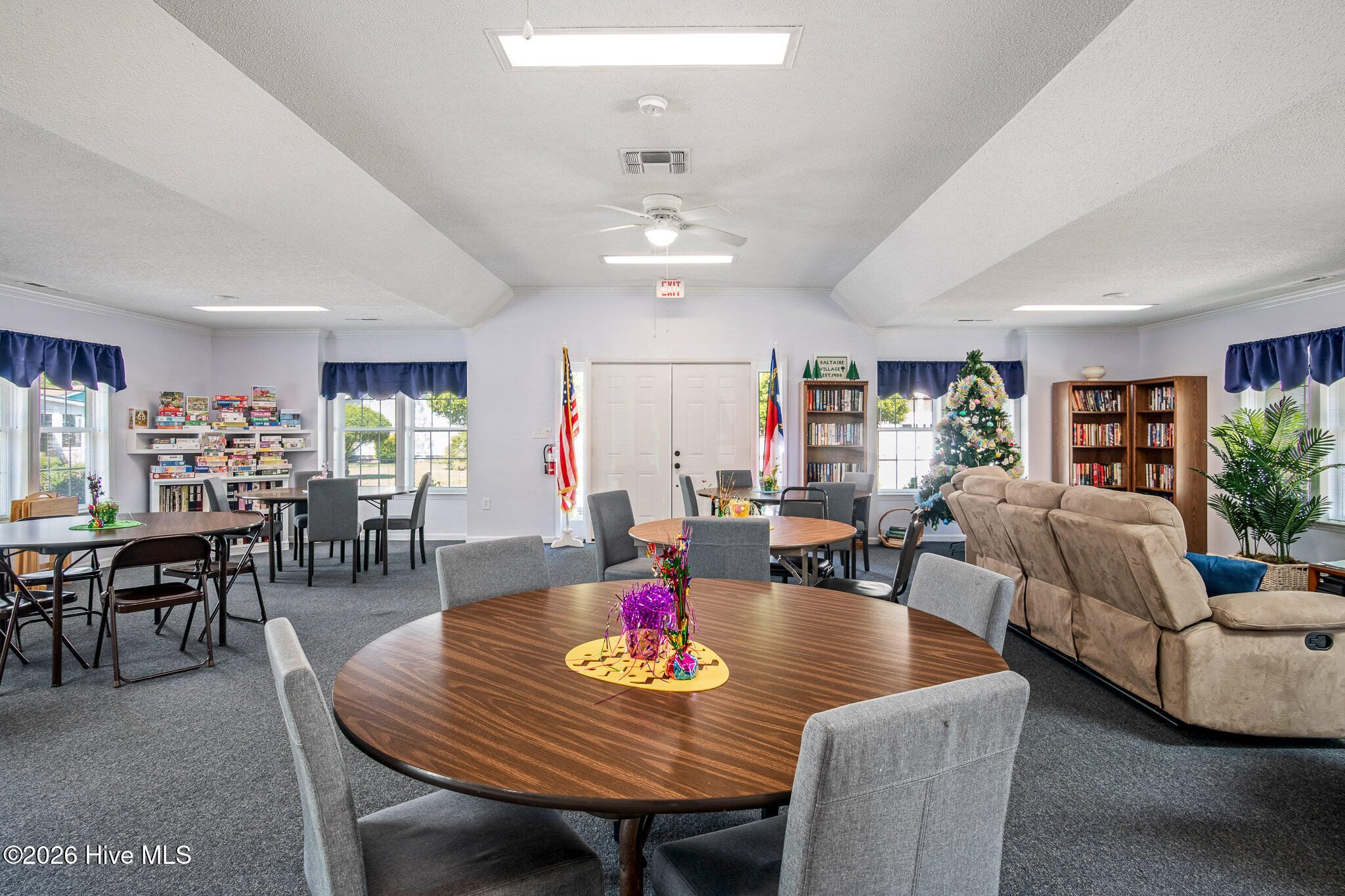 100566913 | Photo 43