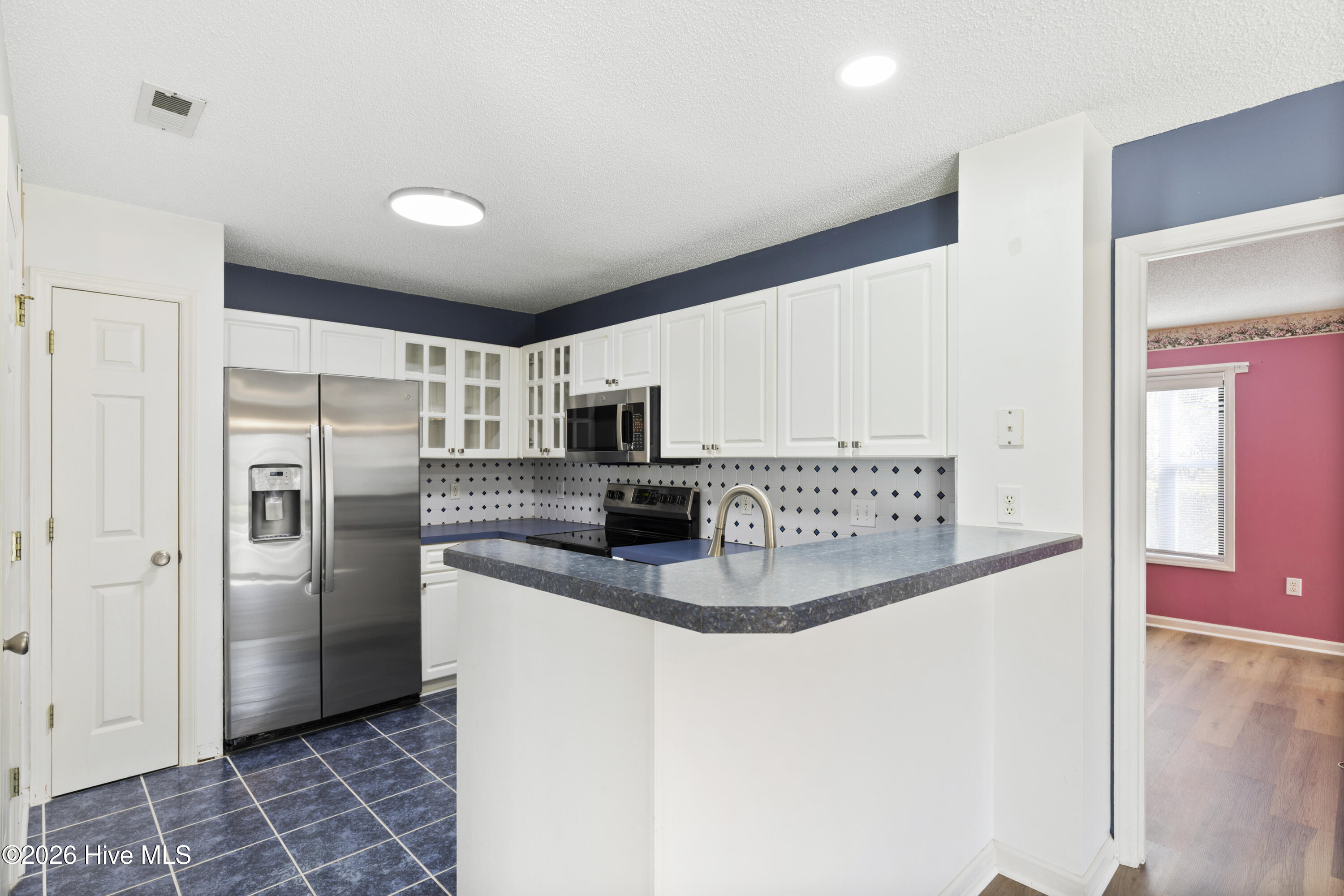 100548408 | Photo 11