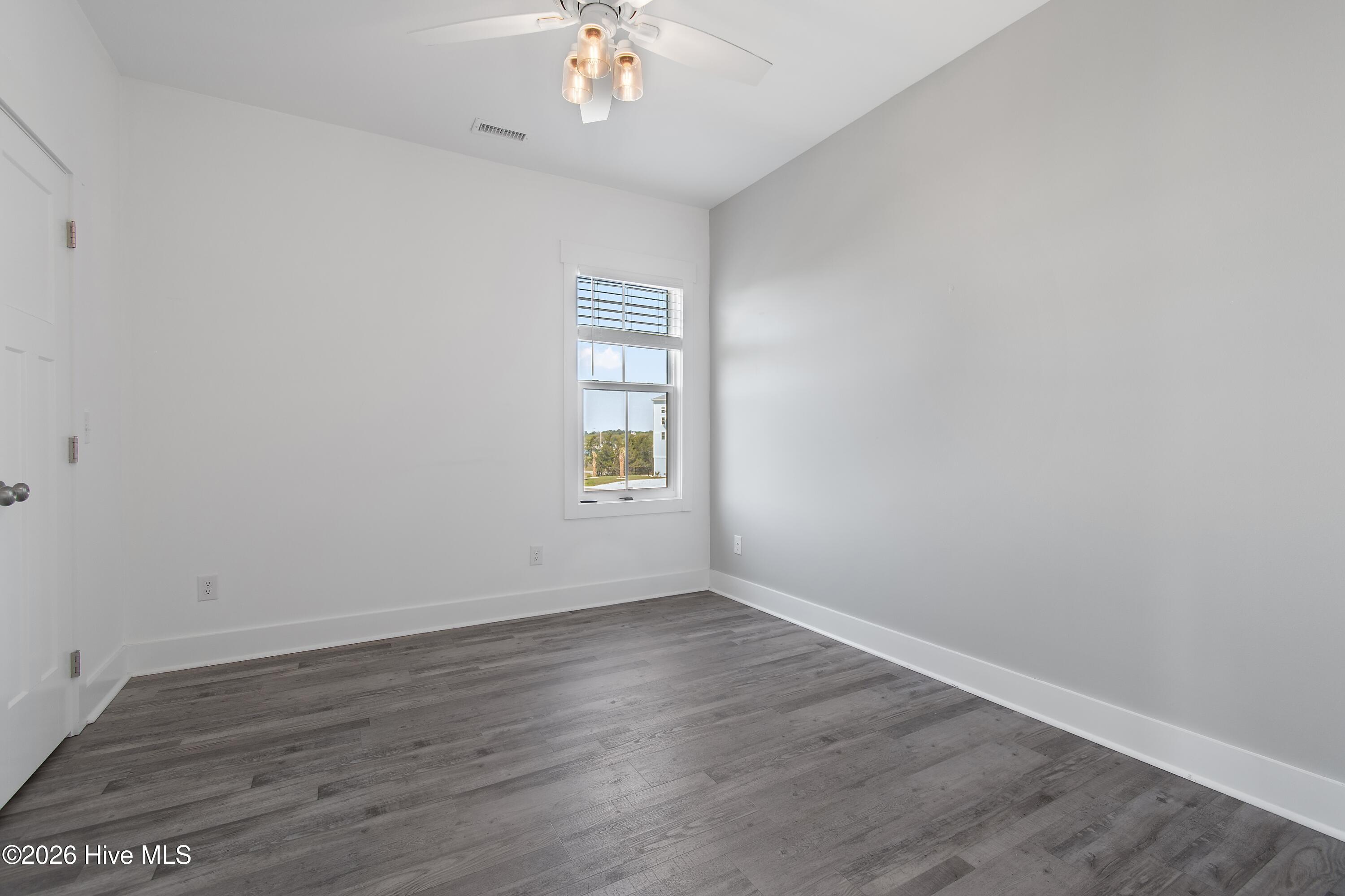 100567916 | Photo 28