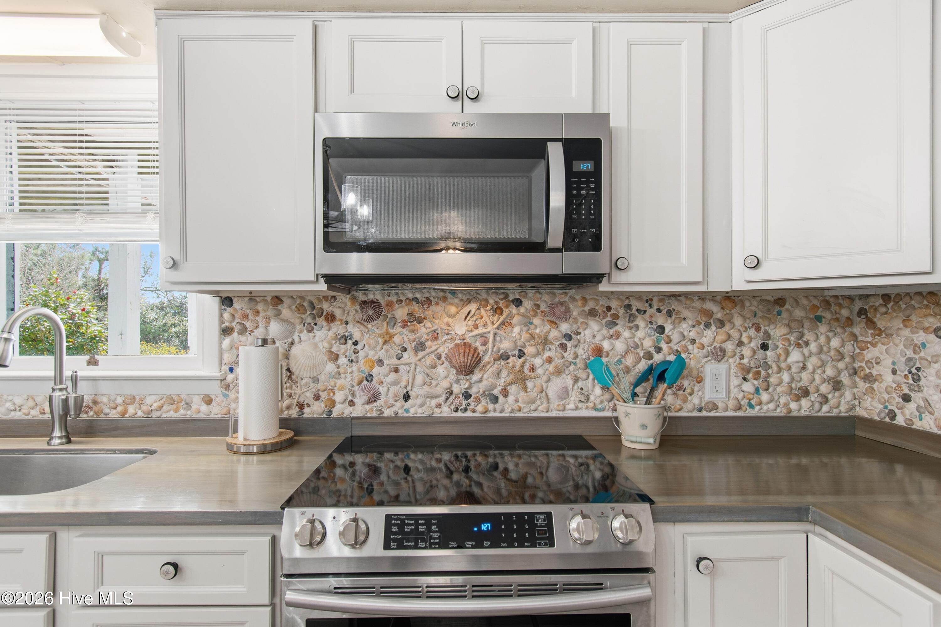 100549205 | Photo 19