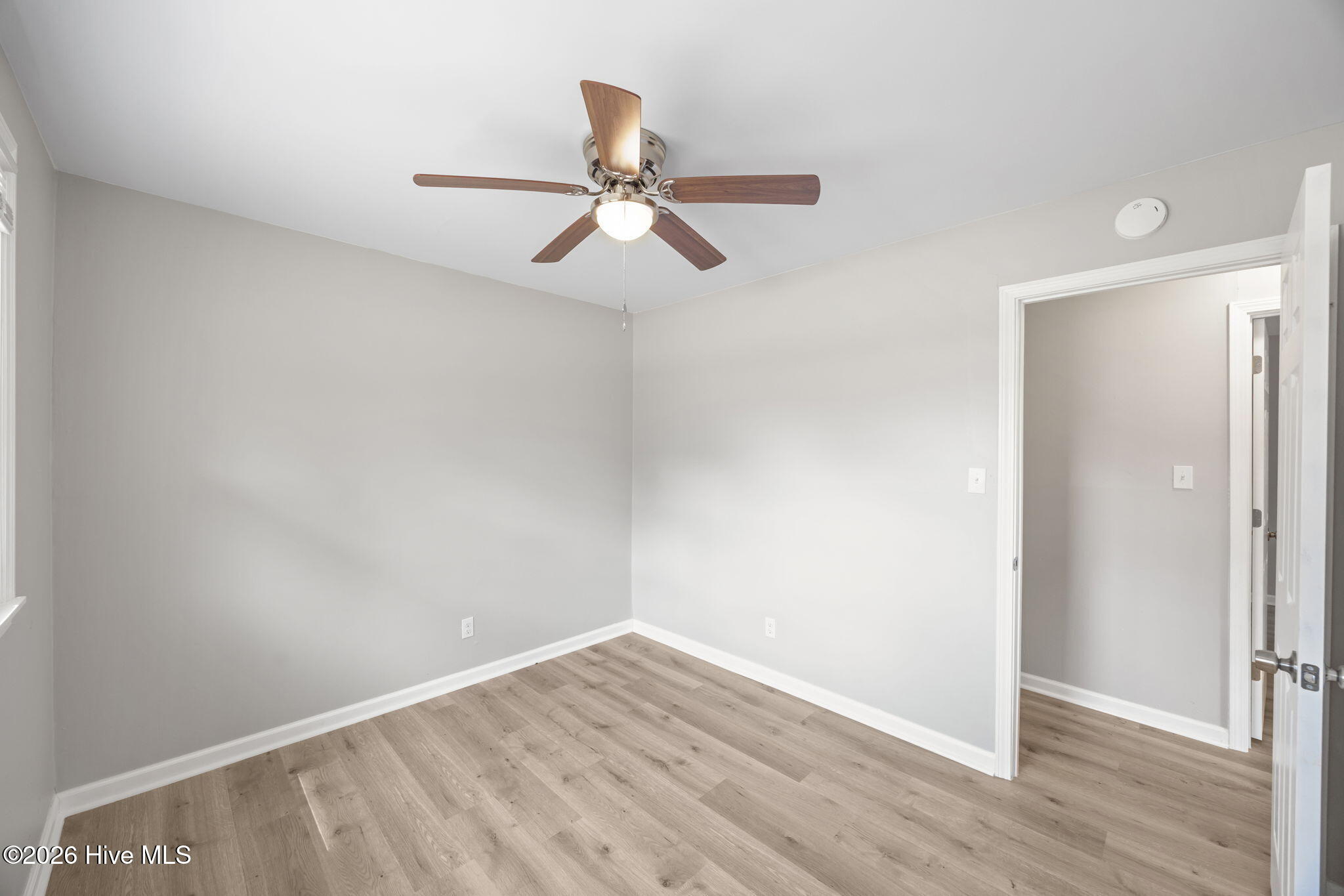 100566430 | Photo 16