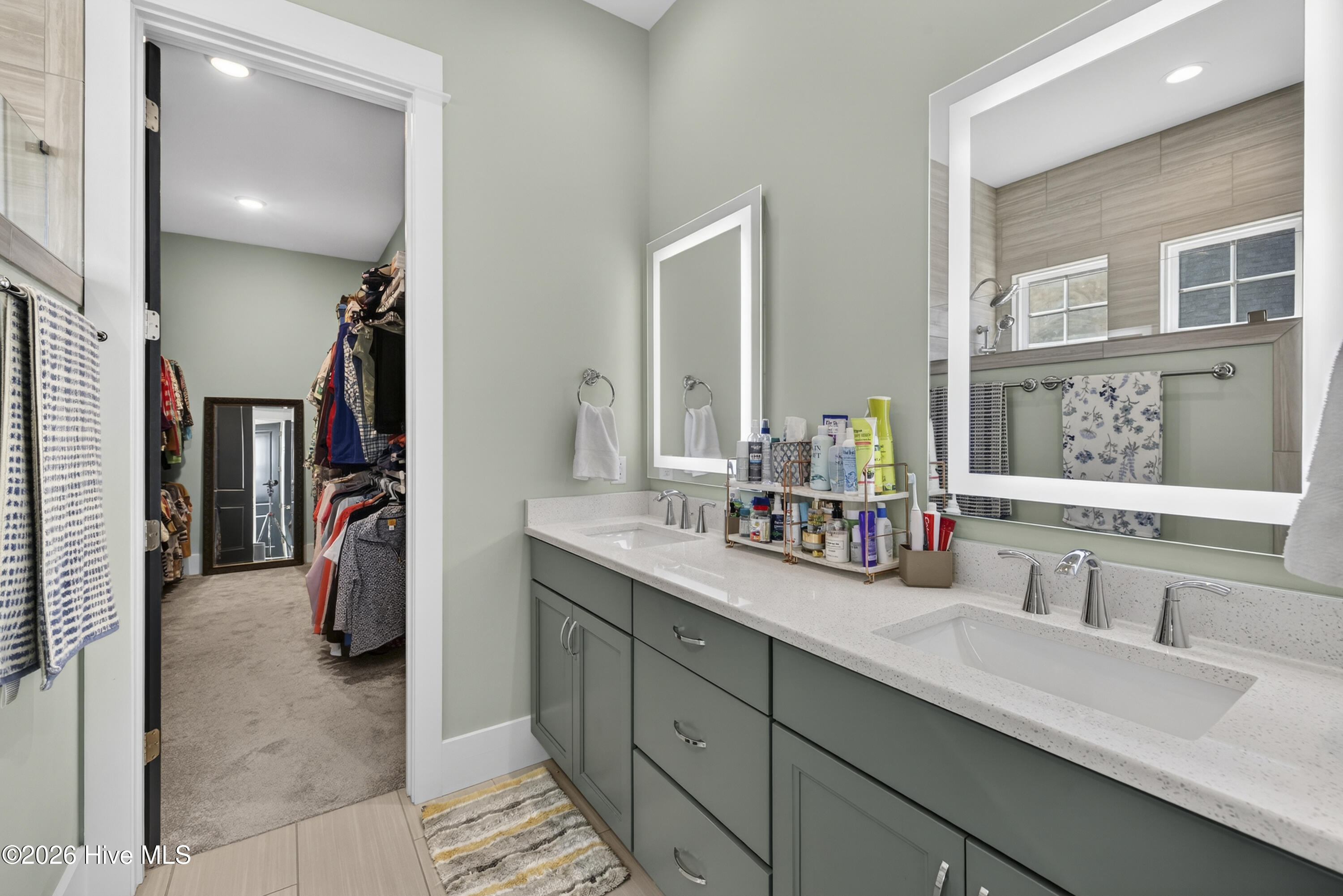 100556543 | Photo 19