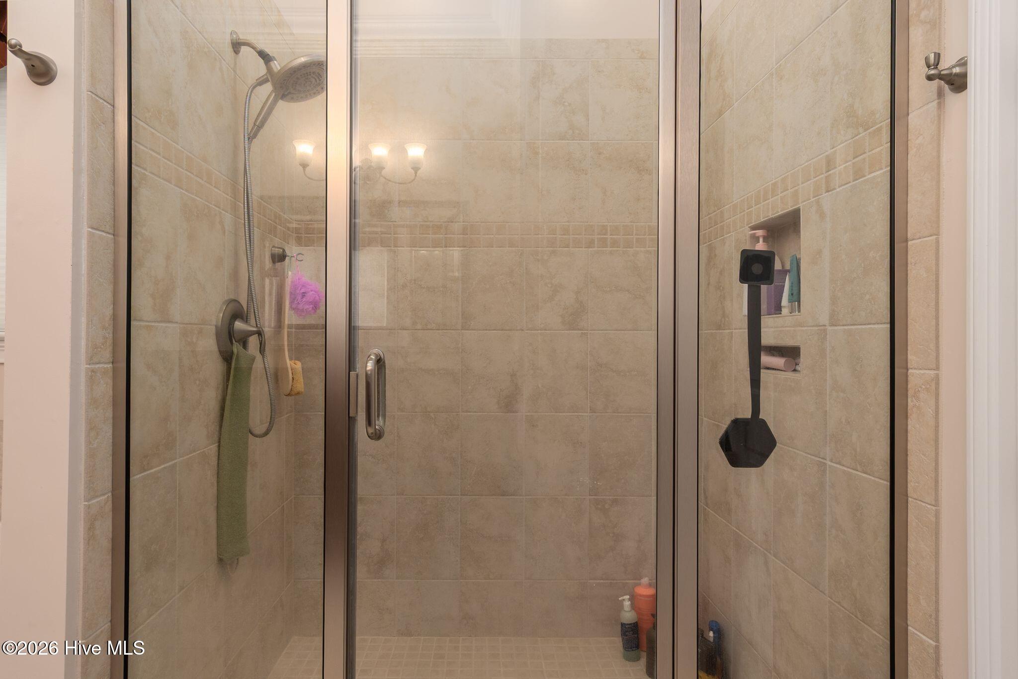 100556327 | Photo 27