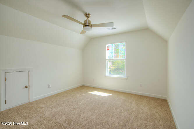 100563715 | Photo 18