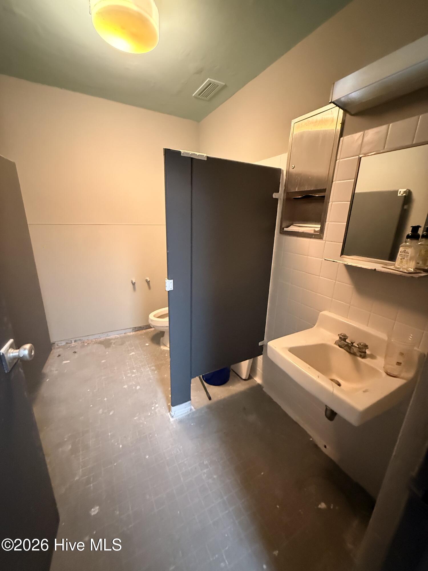 100561316 | Photo 14