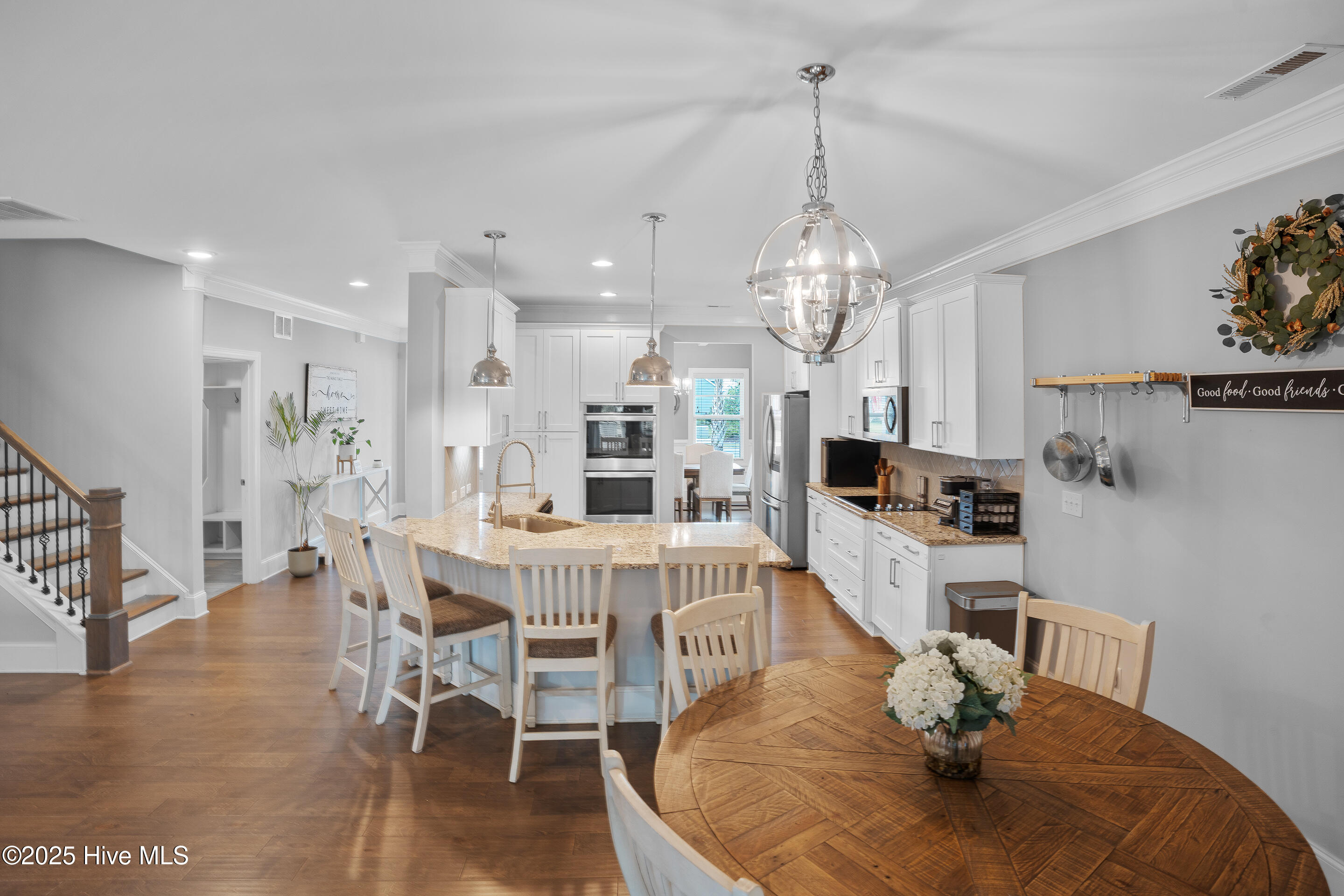 100546776 | Photo 15