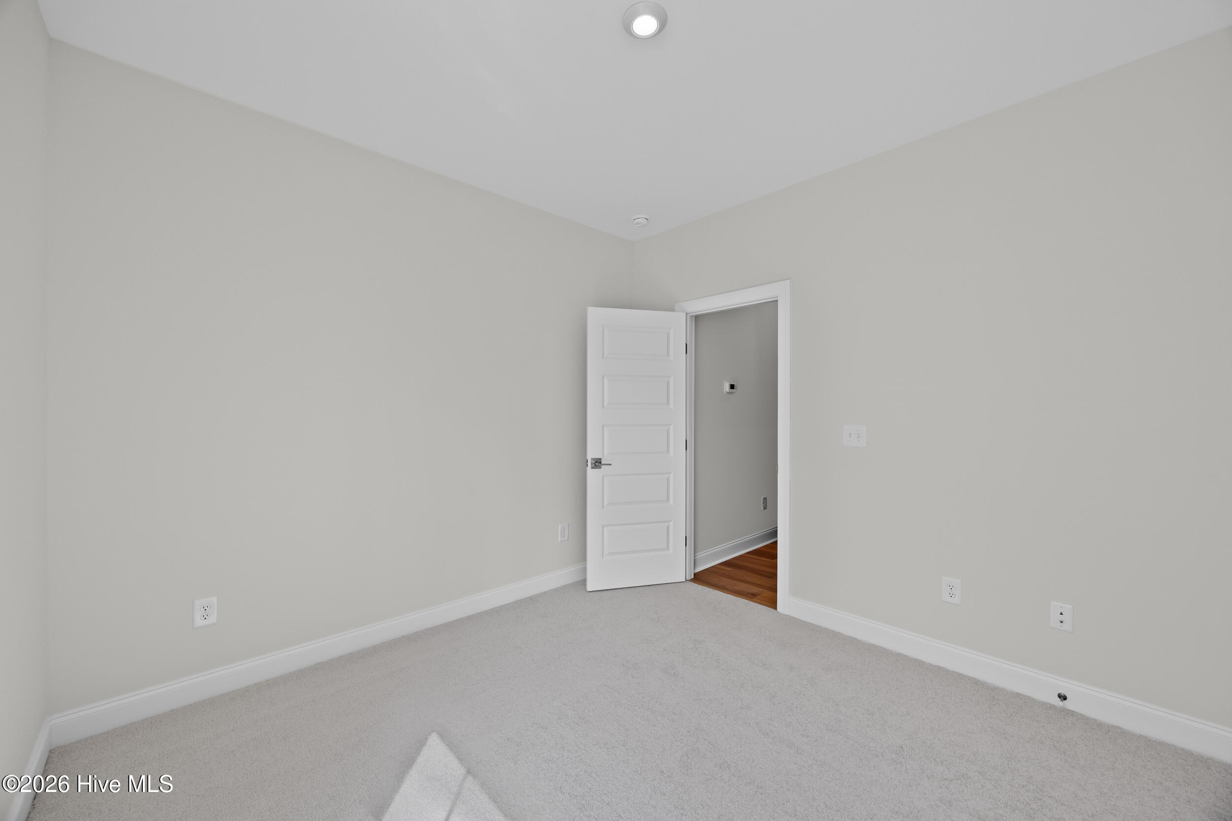 100561825 | Photo 29