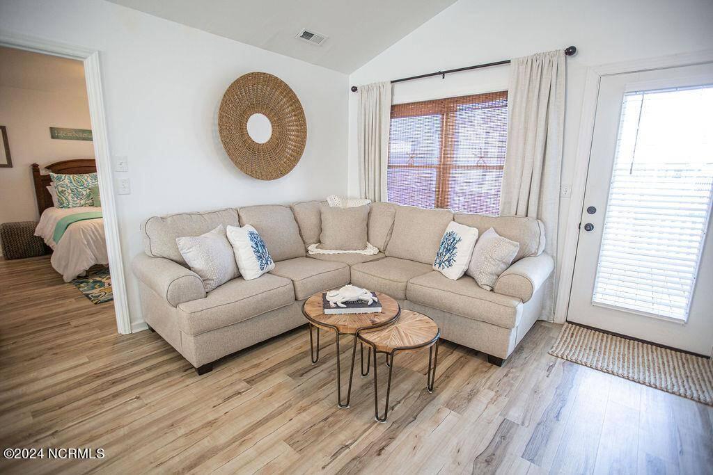 100558410 | Photo 13