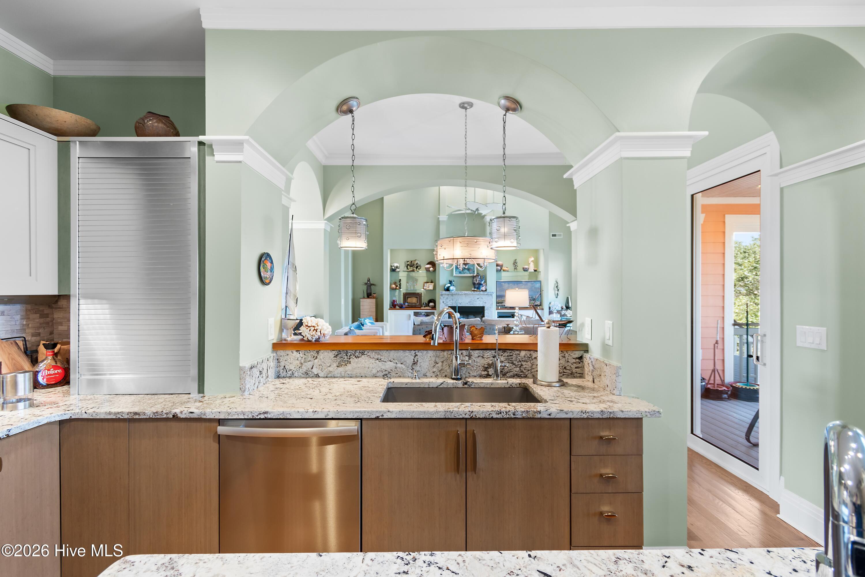 100549658 | Photo 21